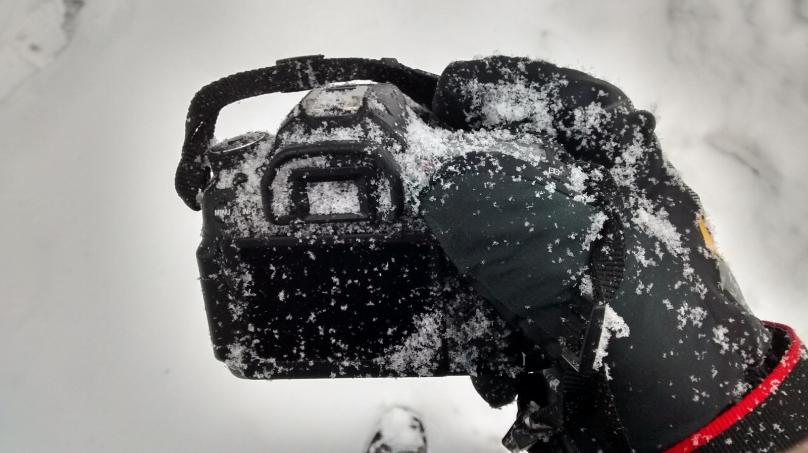 Wallpaper : snow, photography, gloves, camera, ice, Canon, Freezing ...