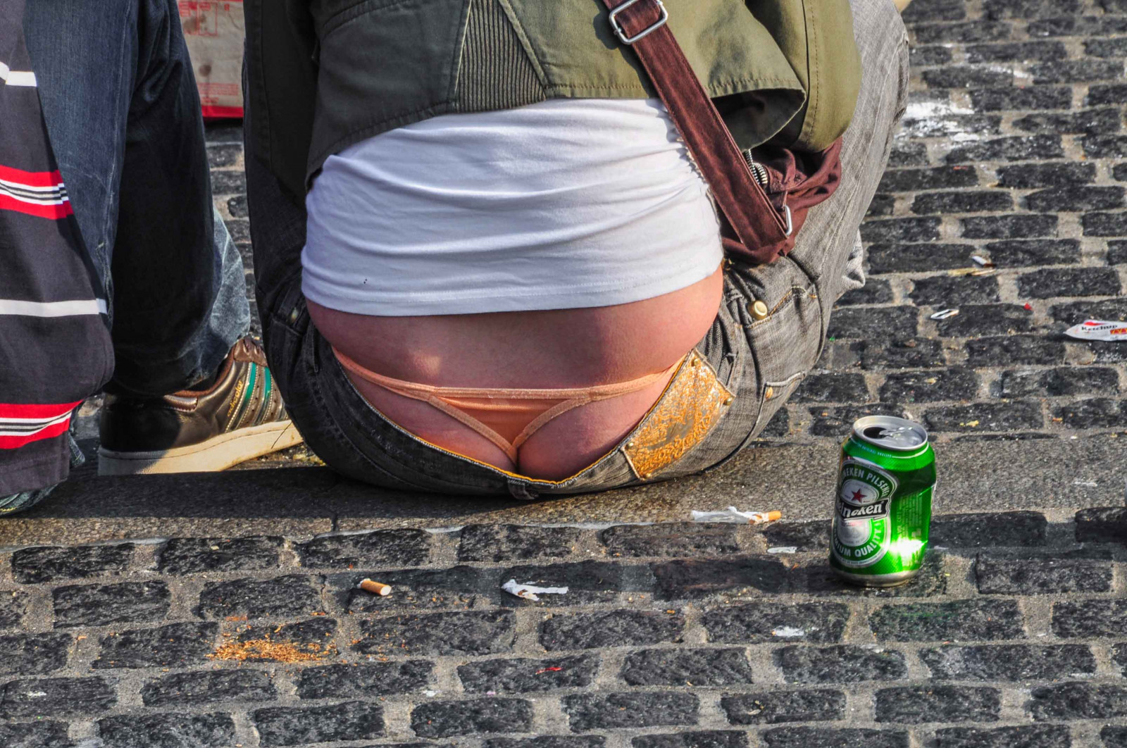 ulice, město, oslava, lidé, žena, sexy, dívka, Amsterodam, móda, výstroj, ženy, legrační, oční kontakt, dosti, kalhotky, upřímný, panty, streetportrait, styl, pouliční život, mini, blond, upskirt, provázek, oops, streetwear, mensen, Móda ulice, streetportraits, pouliční styl, 30.april2009