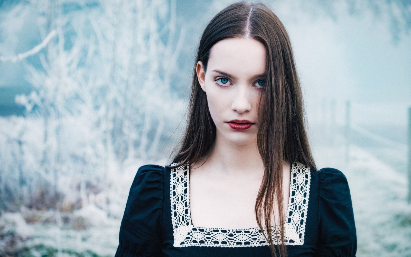 tvář, ženy venku, ženy, model, portrét, dlouhé vlasy, venku, fotografování, šaty, modrý, černé vlasy, móda, vlasy, jaro, Osoba, dívka, krása, oko, žena, dáma, fotografie, účes, portrétní fotografie, focení, hnědé vlasy