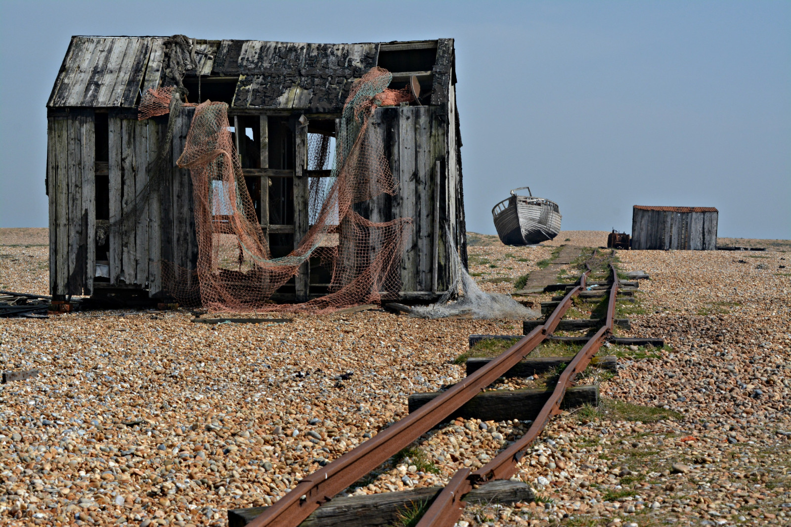 starý, Spojené království, moře, Anglie, pláž, lodě, kent, pobřeží, Británie, rozklad, pásový opar, kůlna, kolejnice, angleterre, dungeness, vrak, sítě, opuštěný, rybářská síť, Shinglebeach