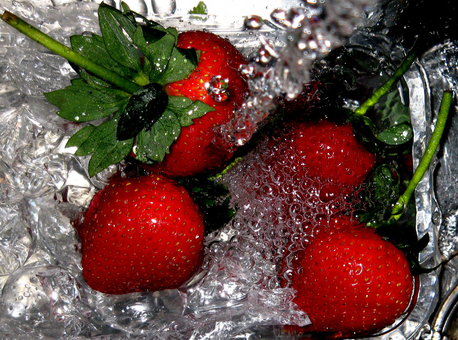 Červené, letní, fab, barva, zelená, voda, kov, ovoce, Kánon, stříbrný, Šedá, zajímavost, jahoda, jahody, Bubliny, čerstvý, prozkoumat, 101, bublina, tekoucí voda, dřez, naturesfinest, p1f1, colorphotoaward, impressedbeauty, superhearts, theunforgetablepictures, photofaceoffwinner, pfosilver