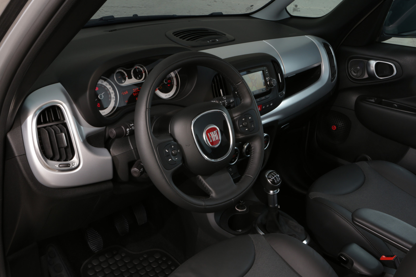 bil, kjøretøy, 2015, fiat 500, FIAT, netcarshow, netcar, bil bilder, bil bilde, 500L Beats Edition, land kjøretøy, bildeler make, luksus kjøretøy, familiebil, kompakt bil, bybil, Sport-og nyttekjøretøy, kompakt SUV