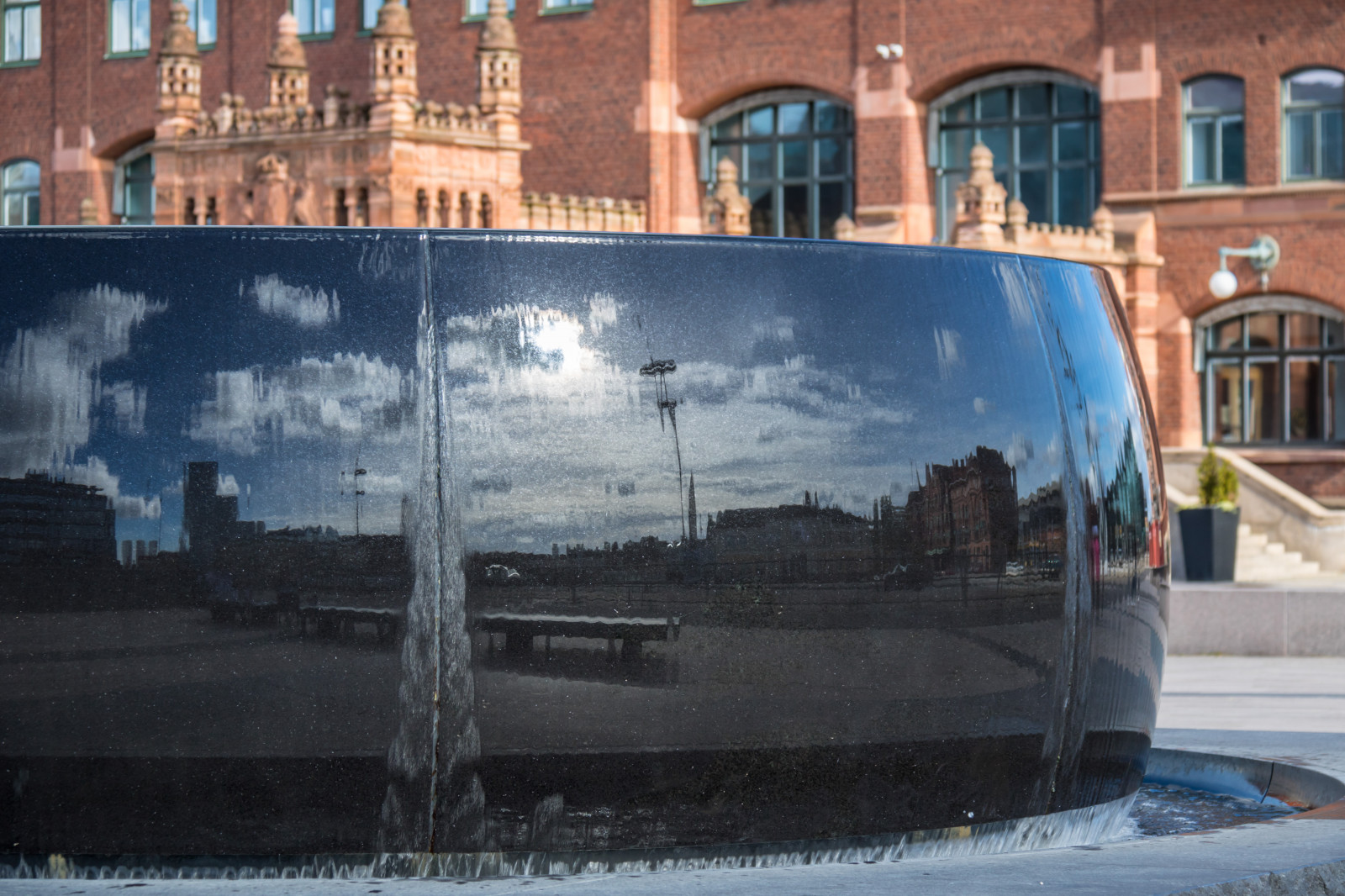 město, ulice, odraz, vozidlo, stěna, silnice, modrý, doprava, UMĚNÍ, Malmo, publicart, konst, utblickinsikt, konstverk, reflektion, exif modelu canoneos760d, geocountry, Kamera aby kánon, geocity, Model fotoaparátu canoneos760d, geostate, geolocation, EXIF čočka efs18200mmf3556is, exif aby kánon, EXIF isospeed 100, EXIF otvor 63, exif focallength 70mm, urban area