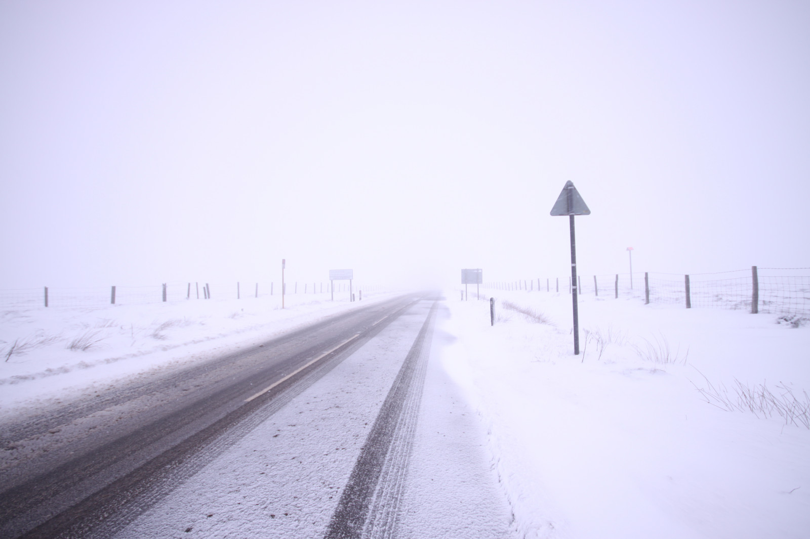 saddleworthmoor, silnice, podepsat, sníh, plot, mlha, canon50d, sigma1020mm, Harry1967, 50d, sooc, Spojené království, gb, Británie, Anglie, bezútěšný, Studený, mokrý, andrewlee