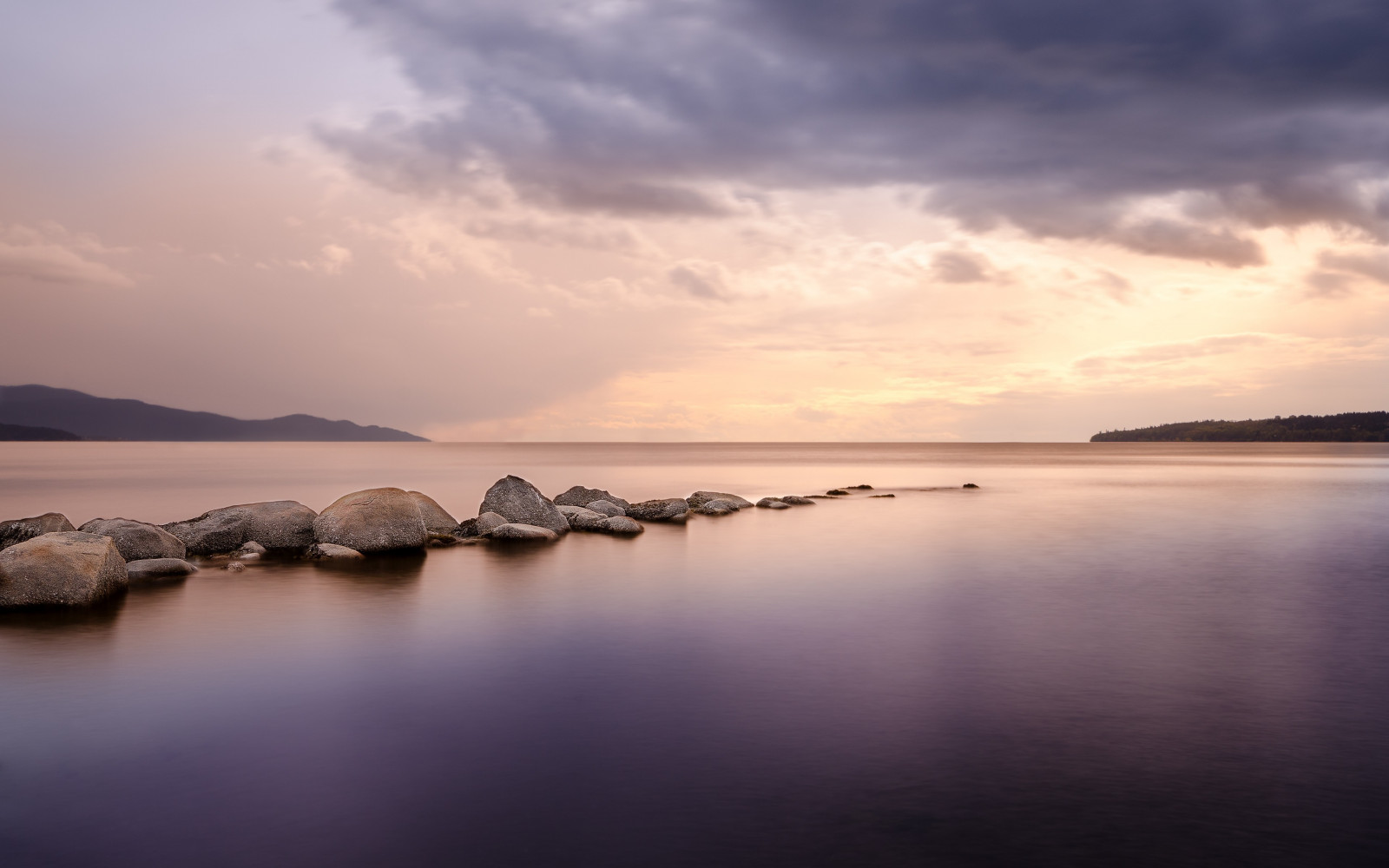 slunečnímu záření, západ slunce, moře, záliv, jezero, Skála, Příroda, pobřeží, odraz, nebe, pláž, svítání, večer, ráno, pobřeží, slunce, horizont, soumrak, mrak, svítání, oceán, vlna, 3840x2400 px, jezero, atmosférický jev, tělo z vody