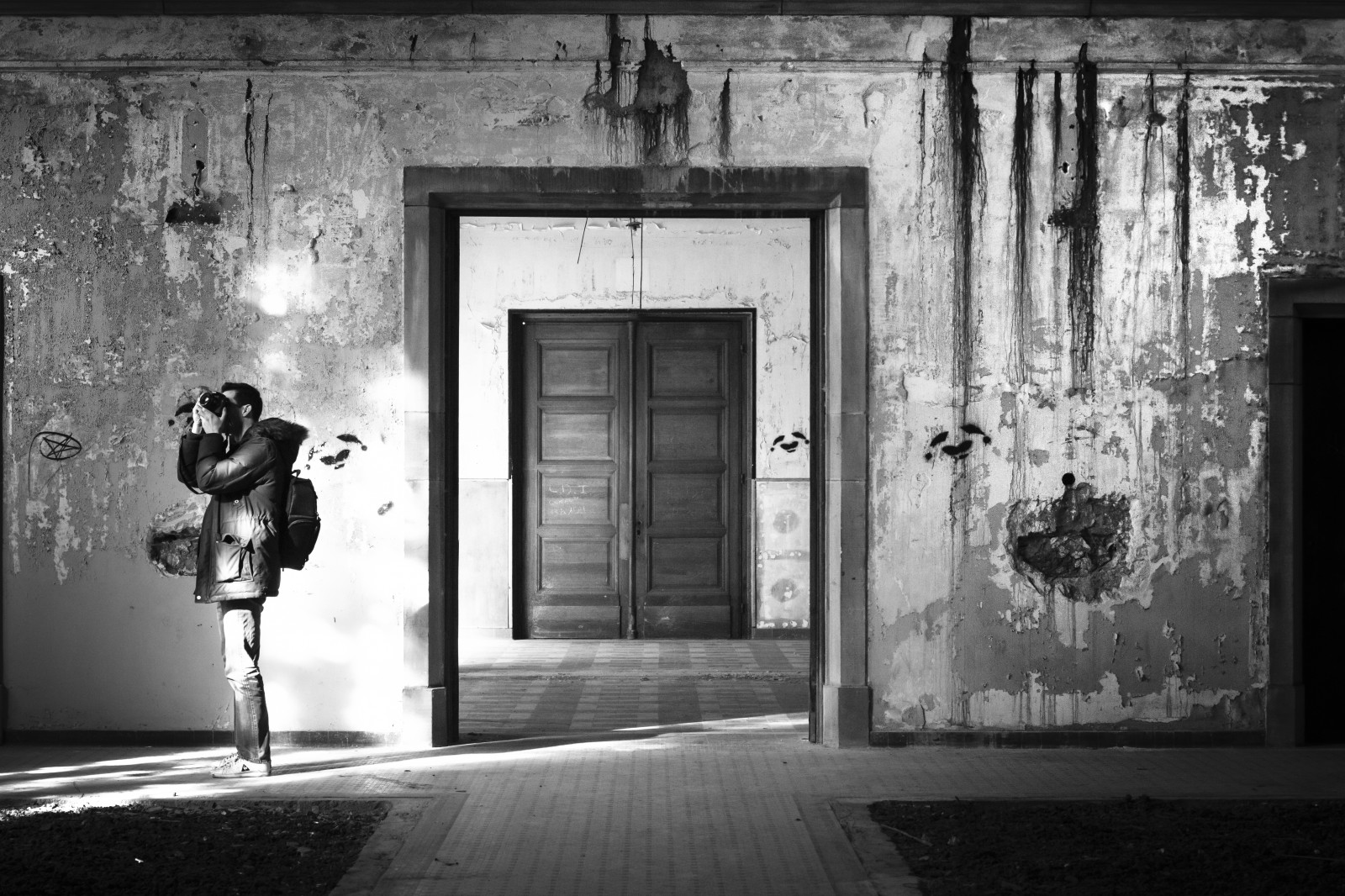 bílý, Černá, starý, černobílý, okno, ulice, městský, zřícenina, opuštěný, stěna, fotografování, Dům, Fotoaparát, sklenka, Kánon, škola, sama, dveře, Francie, kostel, rozklad, průzkum, Noir, Pauza, infrastruktura, urbex, světlo, rezavý, 50mm, f18, tělesné, Černá bílá, alej, muž, opustit, tma, chapelle, místo, chlap, noiretblanc, nb, strašidelný, fasáda, vieux, 70d, zanedbaný, Černý a bílý, monochromatické fotografování, ruines, zátiší fotografování, Lorraine, nástup do letadla, lostplace, Časový limit, potřísněný, úpadkový, Pensionnat, Ecole, Fenetrange