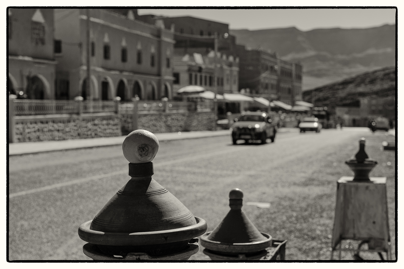 černobílý, město, ulice, auto, silnice, fotografování, vesnice, Nikon, Maroko, infrastruktura, cityview, tělesné, cars, pomeranče, fotografie, auto, SW, obraz, Marokko, Strase, streetscene, Stadt, D700, strasenszene, auta, Fahrzeug, Černý a bílý, monochromatické fotografování, Dorf, Tajin, orangen, stadtlandschaft