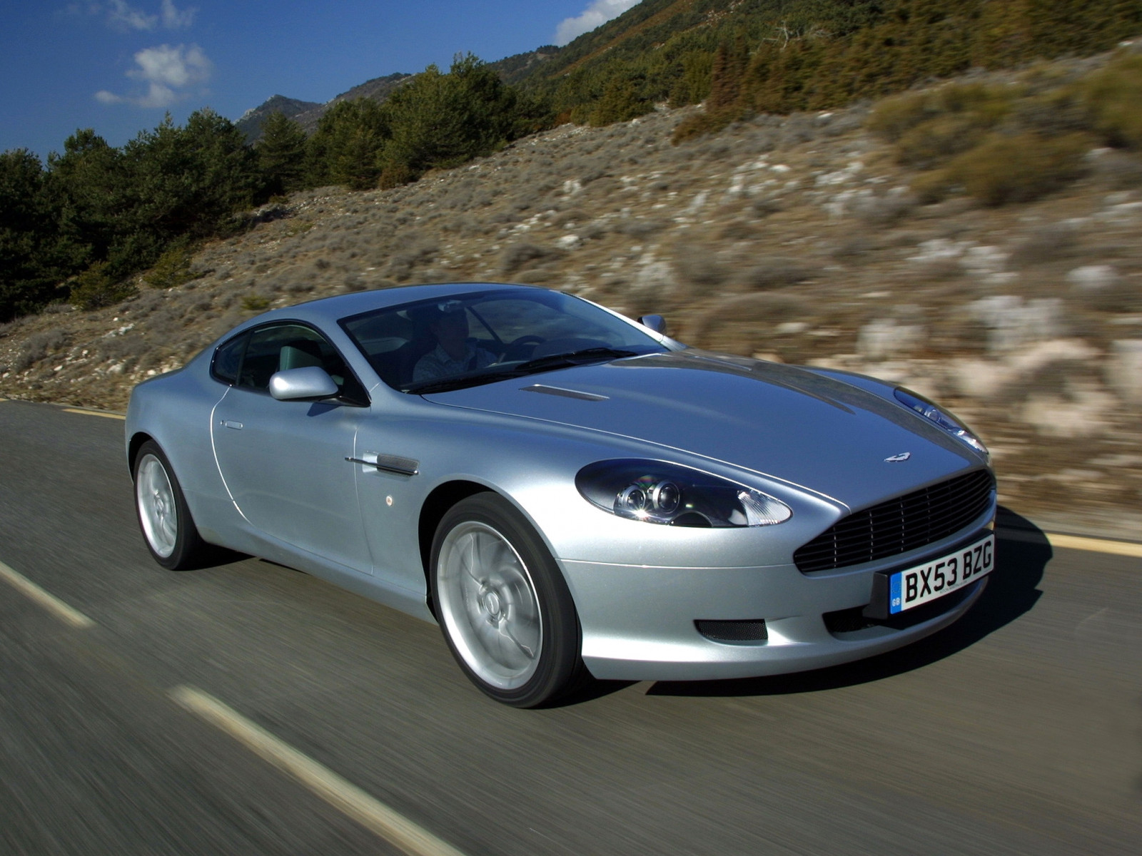 træer, natur, bil, køretøj, sidebillede, sportsvogn, Aston Martin, Aston Martin DBS, asfalt, coupe, ydeevne bil, Aston Martin DB9, Aston Martin Vantage, 2004, hjul, biler, fart, stil, superbil, DB9, jord køretøj, bildesign, luksus køretøj, Aston Martin DBS v12, Aston Martin v8 udsigtspunkt 2005, Aston Martin virage, Aston Martin v8, Aston Martin rapide, sølvmetallic