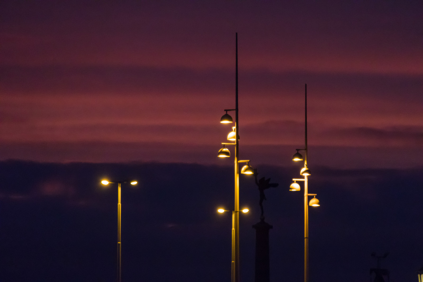 slunečnímu záření, pouliční osvětlení, západ slunce, noc, nebe, svítání, večer, horizont, atmosféra, Vánoce, soumrak, světlo, mrak, svítání, Vánoce, osvětlení, dekorace, července, helsingborg, čára, belysning, tma, odlesk, svítidlo