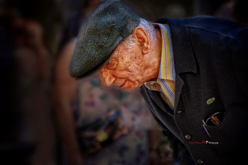 člověk, chrám, tma člověk, chrám, tma