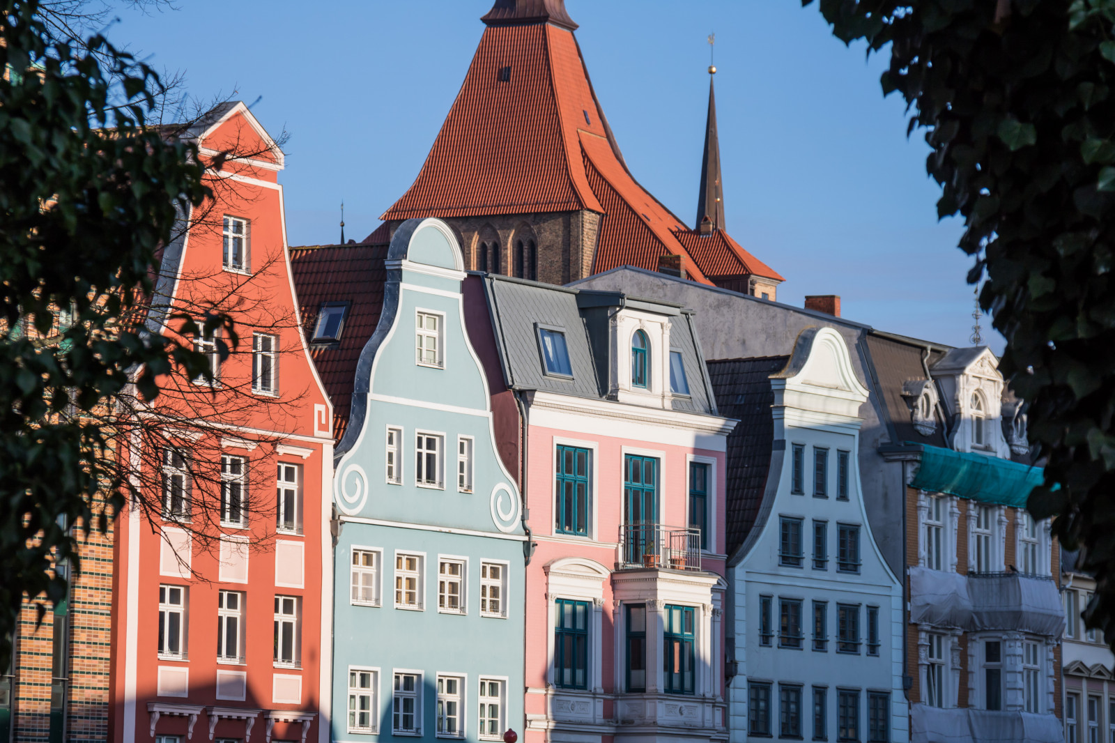 by, arkitektur, bygning, hus, Turisme, Tyskland, by, slot, ejendom, downtown, arkitektur, hus, tyskland, deutschland, Rostock, exif model canoneos760d, geocountry, kamera gør kanon, geocity, kameramodel canoneos760d, geostate, geolocation, exif linse efs18200mmf3556is, exif gøre kanon, exif isospeed 100, exif åbningen 80, exif focallength 110mm, milepæl, facade, menneskelig bosættelse, kvarter