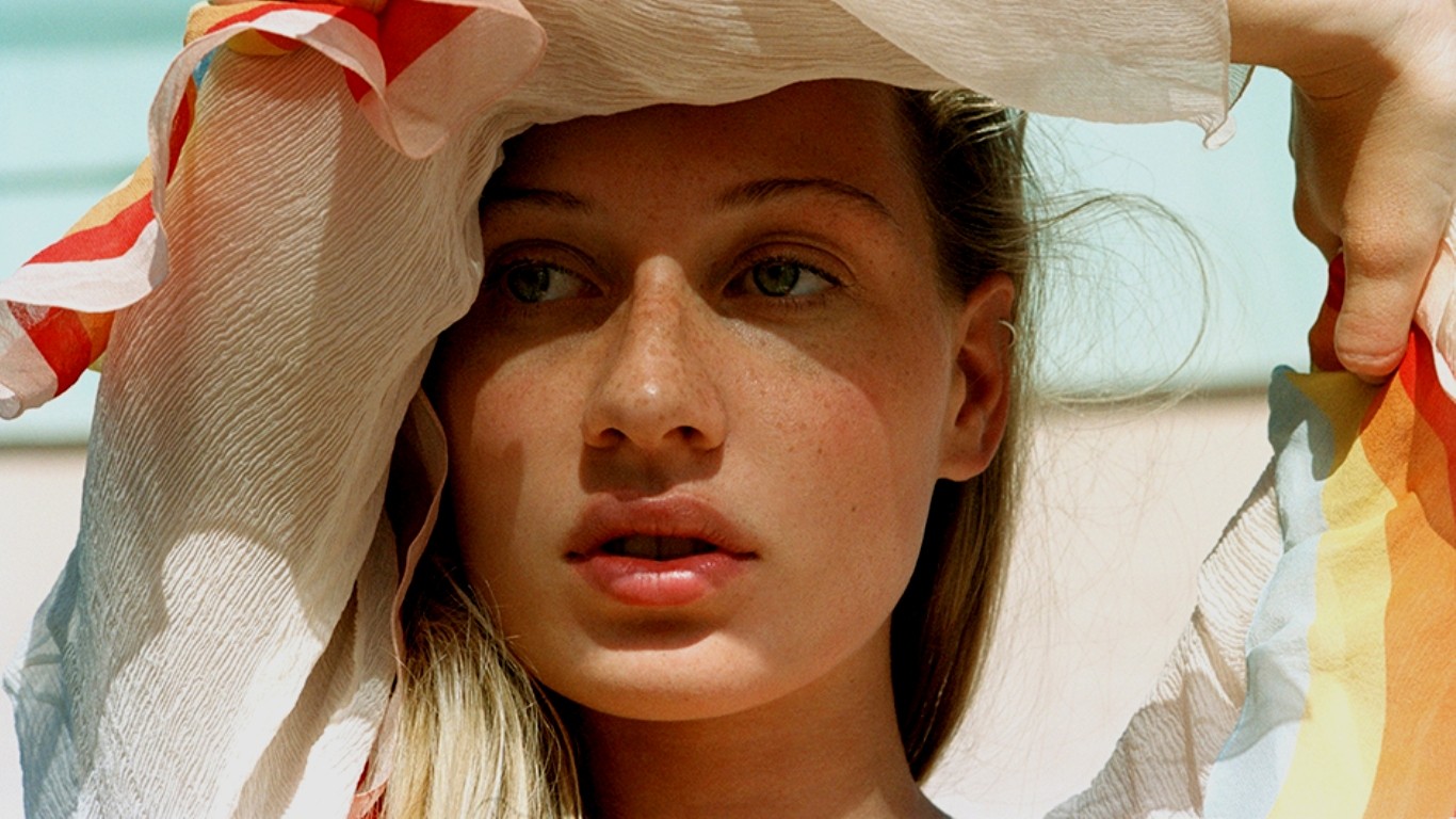 cara, mulheres, modelo, retrato, vermelho, Sardas, nariz, emoção, Pessoa, pele, cabeça, cor, criança, menina, beleza, sorrir, olho, mulher, senhora, Diversão, Doçura, expressão facial, órgão, fechar-se
