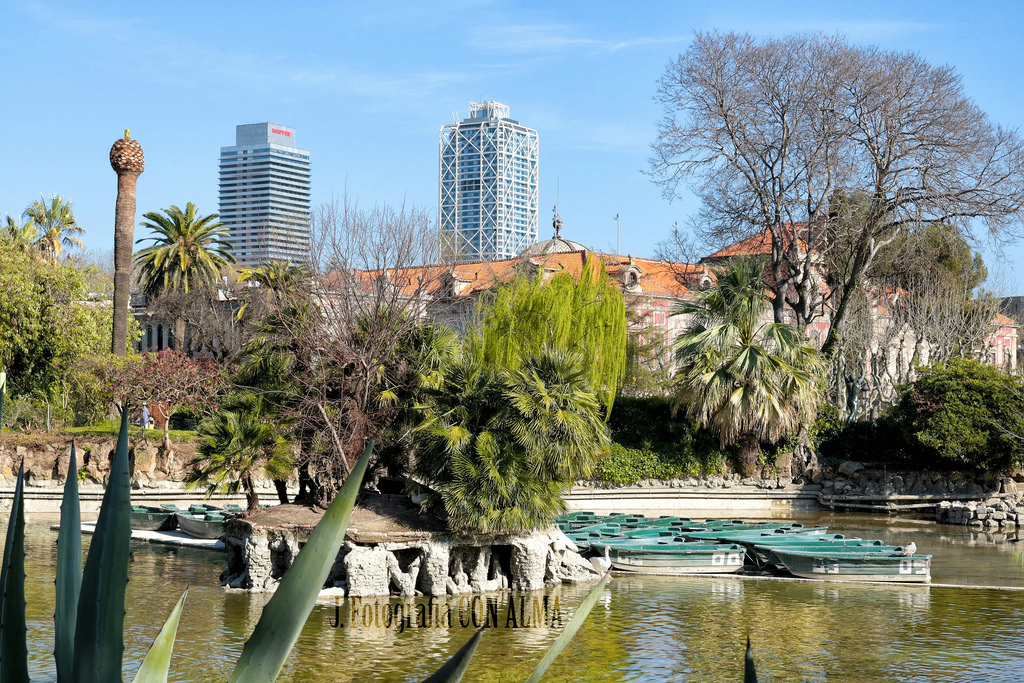 město, panoráma města, jezero, voda, budova, odraz, nebe, park, hotel, panoráma, mrakodrap, řeka, rybník, kanál, Barcelona, metropole, banka, Los Angeles, strom, centrum, list, rostlina, lago, de, umění, náměstí, kondominium, torre, během dne, parc, rekreace, bayou, urban area, turistická atrakce, vodní, dřevina, Metropolitní oblast, panelový dům, tělo z vody, arecales, nemovitost, barques, Ciudadela, Mapfre, lacustrine plain