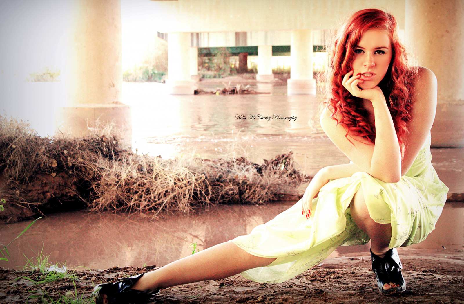 most, žena, voda, Krásná, móda, ženský, póza, venku, model, šaty, bokeh, ryšavý, kudrnatý, catchycolorsgreen, catchycolorsred, bokehwhores