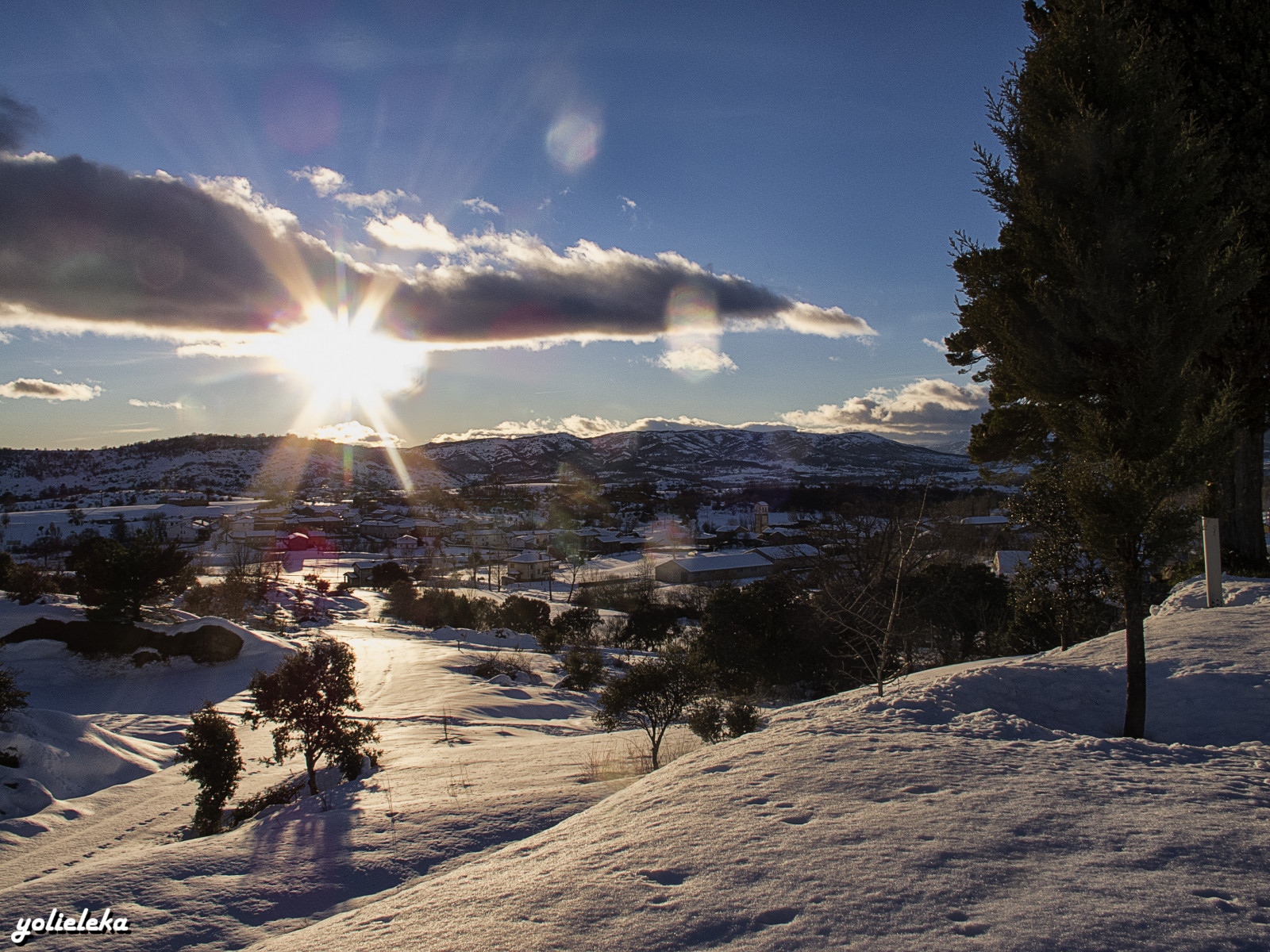 Sonnenlicht, Bäume, Landschaft, Beleuchtung, Berge, Sonnenuntergang, Hügel, Natur, Himmel, Schnee, Winter, Wolken, Sonnenaufgang, blau, Eis, Abend, Morgen, Sonne, Kanon, Spanien, Horizont, Atmosphäre, Hintergrundbeleuchtung, Alpen, Wandern, Einfrieren, POV, Leon, Dämmerung, Licht, Land, Farbe, Wolke, Strahlen, schön, Baum, Schatten, Berg, Aussicht, Dämmerung, Pflanze, draussen, Schönheit, Bunt, Landschaft, Reisen, Besichtigung, Pointofview, Winter Wunderland, Espana, Atmosphäre der Erde, Holzige Pflanze, Bergige landforms, Gebirge, Meteorologisches Phänomen, Phänomen