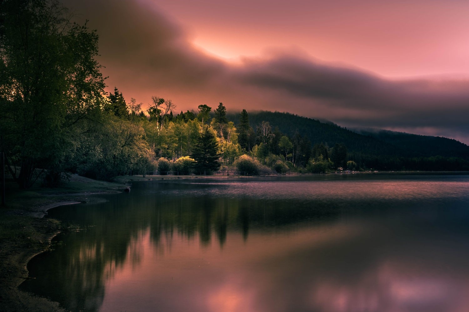 slunečnímu záření, krajina, les, západ slunce, noc, jezero, Příroda, odraz, nebe, fotografování, mraky, svítání, uklidnit, kopce, večer, ráno, mlha, řeka, soumrak, kempování, mrak, hora, svítání, tma, nádrž, jezero, atmosférický jev