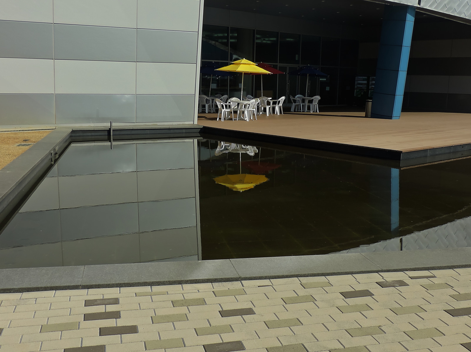 odraz, voda, žlutý, deštník, kavárna, židle, Bordeaux, obklady, odpadkový koš