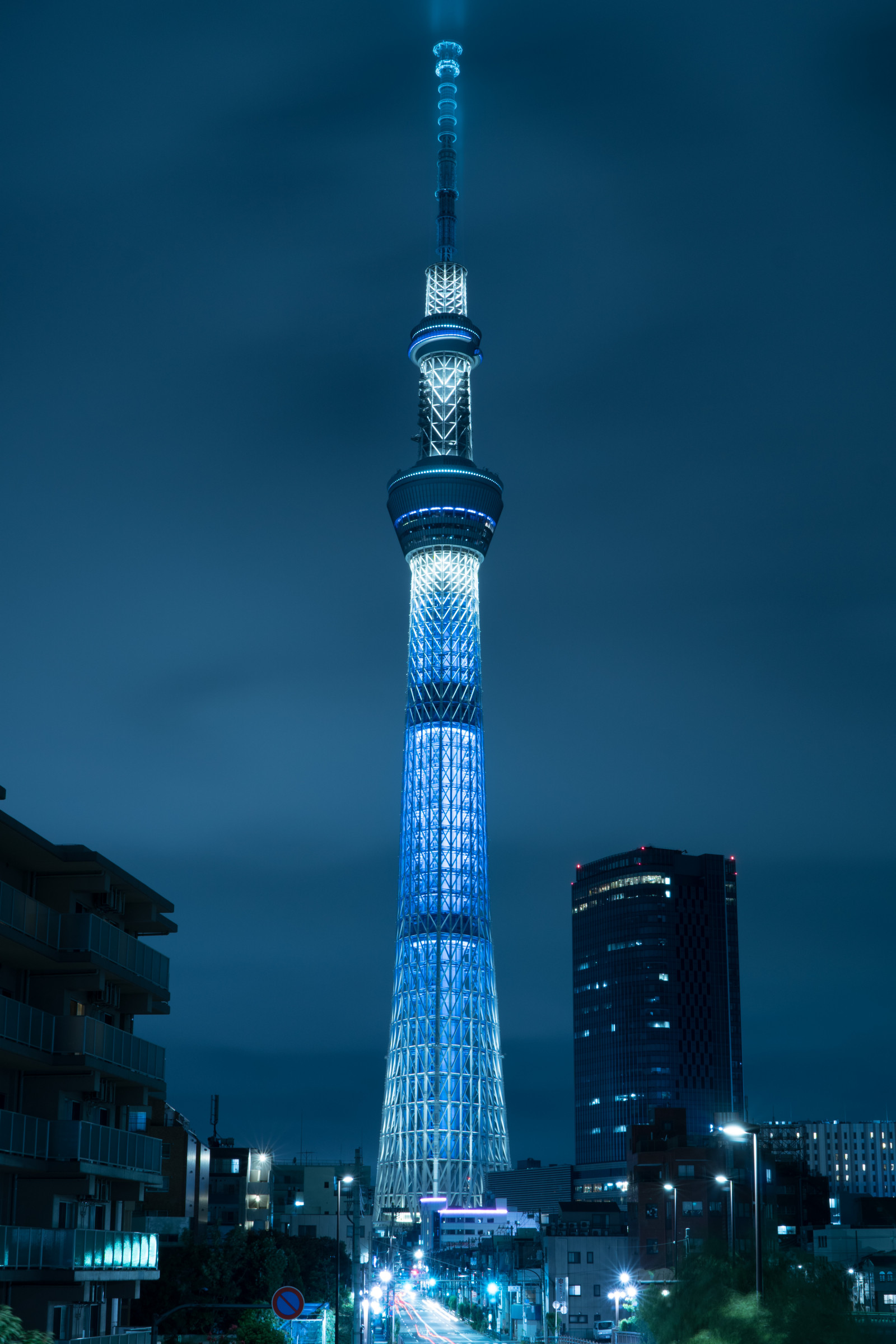 Giappone, città, paesaggio urbano, notte, architettura, riflessione, orizzonte, grattacielo, blu, Torre, orizzonte, Sony, metropoli, Tokyo, Jp, Skytree, nube, nuvoloso, illuminato, illuminazione, CC, zeiss, iki, punto di riferimento, Tokyo Sky Tree, Distagon, distagonfe35mmf14, distagontfe35mmf14za, fe35mmf14, a6300, 6300, Creative Commons, insediamento umano, palazzone
