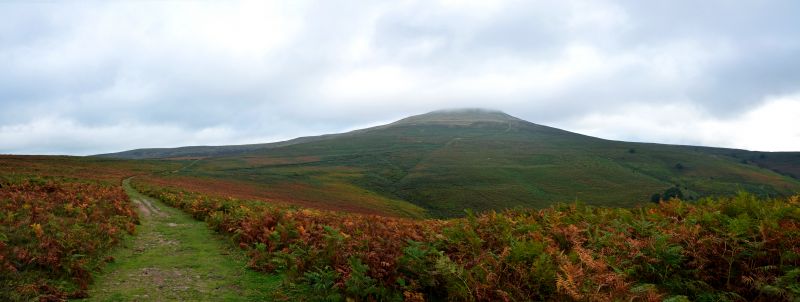 เนินเขา, ท้องฟ้า, ไฮแลนด์, ลักษณะภูมิประเทศที่เป็นภูเขา, พืชพันธุ์, ภูเขา