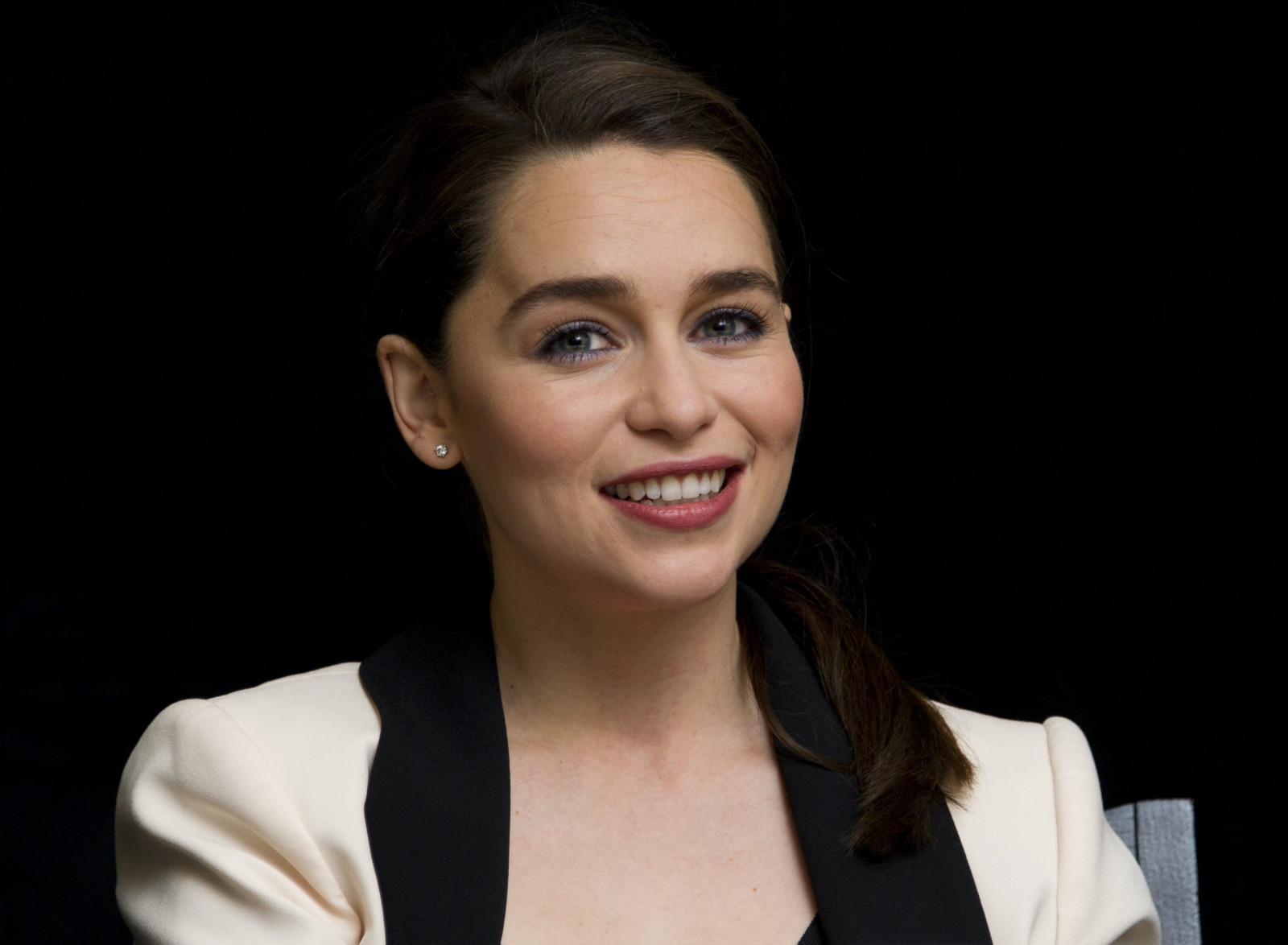 ansigt, model, portræt, sanger, skuespillerinde, mode, hår, Emilia Clarke, Person, hoved, skønhed, smil, kvinde, dame, frisure, portrætfotografering, Photo shoot, ansigtsudtryk, erhverv
