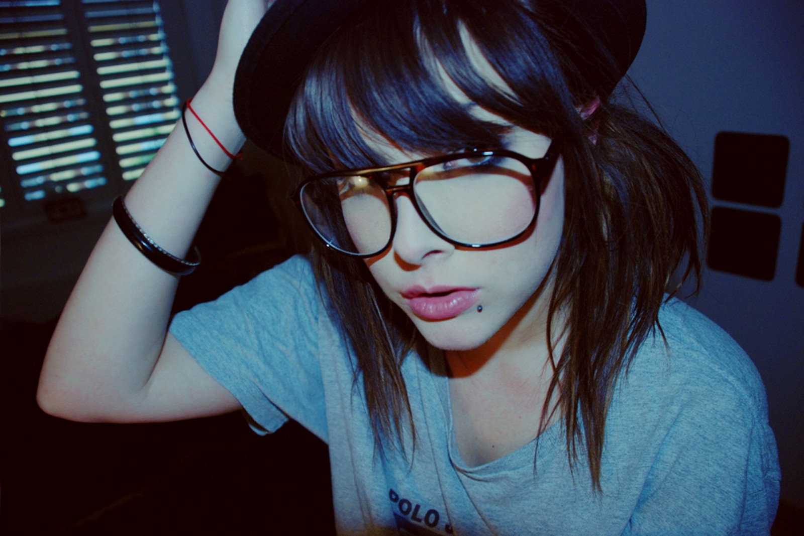 tvář, ženy, model, portrét, sluneční brýle, brýle, Červené, modrý, černé vlasy, vlasy, nos, emoce, kůže, hlava, barva, chladný, dívka, krása, usměj se, oko, dáma, účes, hnědé vlasy, mimika, vision care, orgán, brýlí