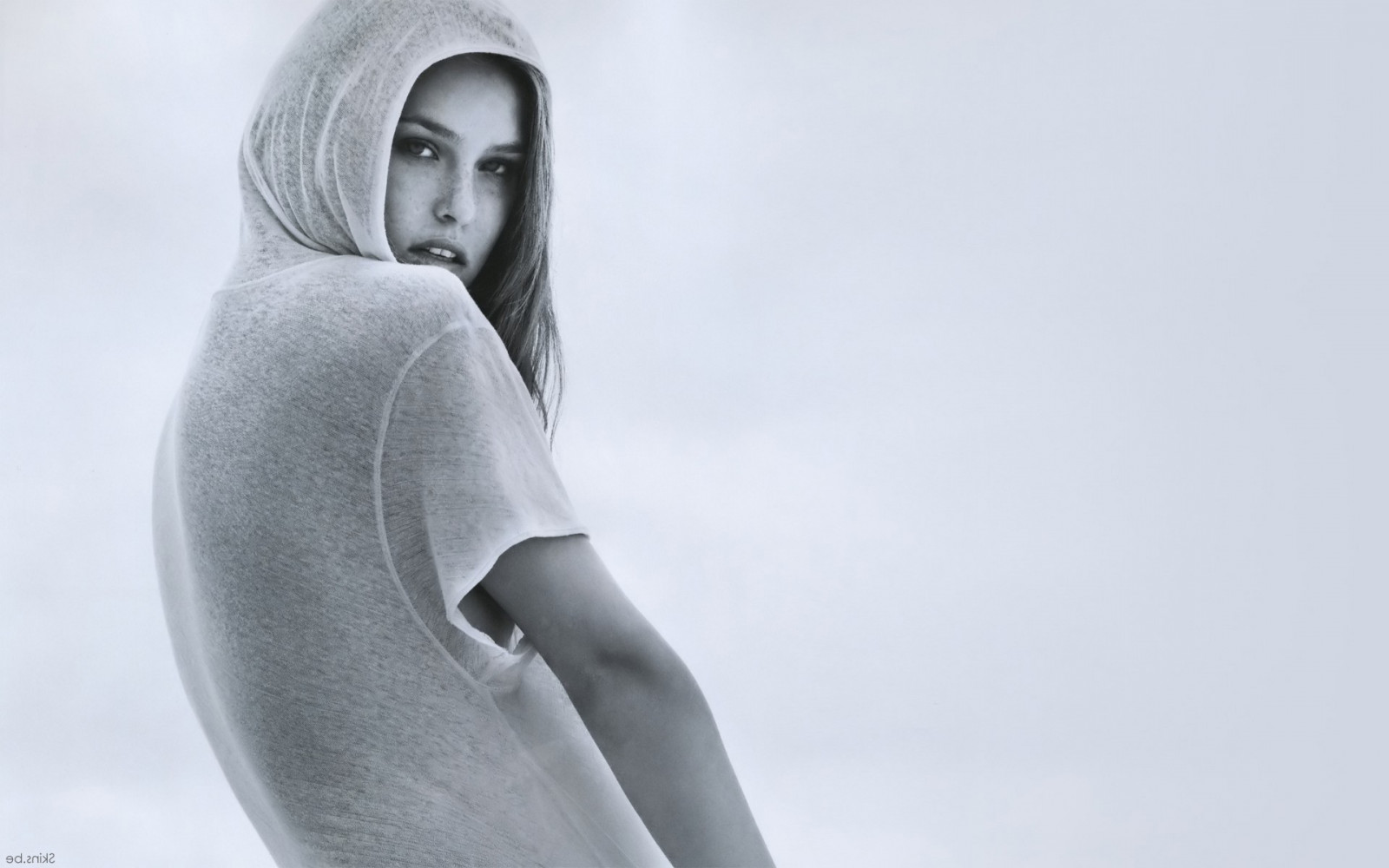 hvid, monokrom, model, fotografering, kjole, skulptur, emotion, Bar Refaeli, skønhed, hånd, Følelse, arm, 1920x1200 px, monokrom fotografering, humane positioner, Photo shoot, menneskelige legeme, organ