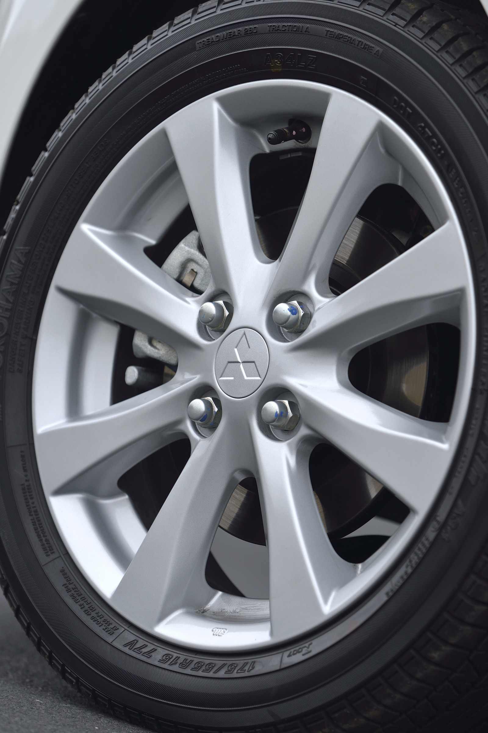 auto, vozidlo, pneumatika, mitsubishi, limuzína, netcarshow, netcar, obrázky vozidel, photo auto, 2014, kolo, verze Mirage UK, okraj, pozemní vozidla, automobilový exteriér, automobil make, luxusní vůz, rodinný vůz, kompaktní vůz, automotive pneumatiky, výkonné auto, sportovní užitkové vozidlo, střední velikost auta, mluvil, kola z lehkých slitin