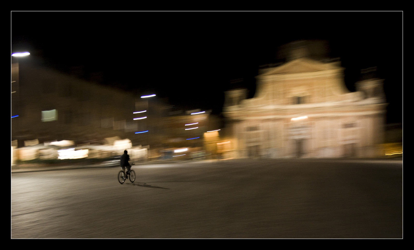 การท่องเที่ยว, พรรค, อิตาลี, แอปเปิ้ล, จักรยาน, กลางคืน, Canon, สี่เหลี่ยมจัตุรัส, flickr, อิตาลี, ยามค่ำคืน, imac, มหาวิหาร, จัตุรัส, Duomo, การส่ายกล้อง, 2008, notte, carpi, publicsquare, giroditalia, blueribbonwinner, piazzamartiri, mywinners, abigfave, cathedraldome, ช่างภาพเพชร, excellentphotographerawards, theunforgettablepictures, theperfectphotographer, pepe50, goldstaraward, ชีวิต asiseeit, giroditalia2008, giro2008, carp001