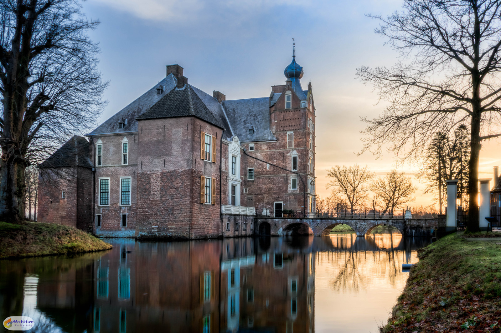 město, architektura, voda, budova, odraz, nebe, Dům, svítání, večer, hrad, Evropa, kanál, Europa, zámek, majetek, strom, rostlina, odrazy, nl, vodní tok, domů, hradní příkop, nederland, Nizozemí, fasáda, Gelderland, turistická atrakce, vodní, vodní hrad, reflecties, kasteel, Vaassen, kasteelcannenburgh, zámek, středověká architektura