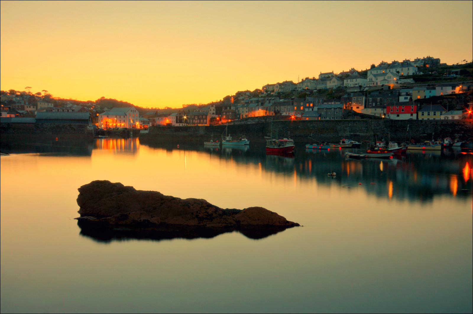 krajina, světla, západ slunce, moře, jezero, voda, Skála, Příroda, odraz, nebe, symetrie, svítání, uklidnit, Anglie, vesnice, večer, ráno, řeka, Kánon, horizont, město, Království, soumrak, Spojené království, banka, rybolov, Cornwall, atlantický, západ, strom, stíny, svítání, skvělý, sjednocený, oceán, odrazy, lodě, přístav, jižní, sigma, nádrž, Británie, 450D, jezero, vodní, tělo z vody, Mevagissey, Staustell, Restormel
