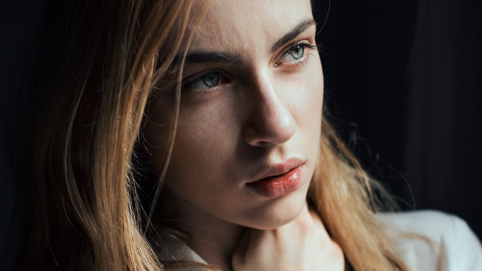 tvář, ženy, model, portrét, blondýnka, odvrátila, dlouhé vlasy, zelené oči, fotografování, móda, vlasy, šťavnaté rty, Osoba, hlava, supermodelka, dívka, krása, oko, žena, dáma, blond, účes, portrétní fotografie, focení, hnědé vlasy, umění model, mimika, orgán, zblízka