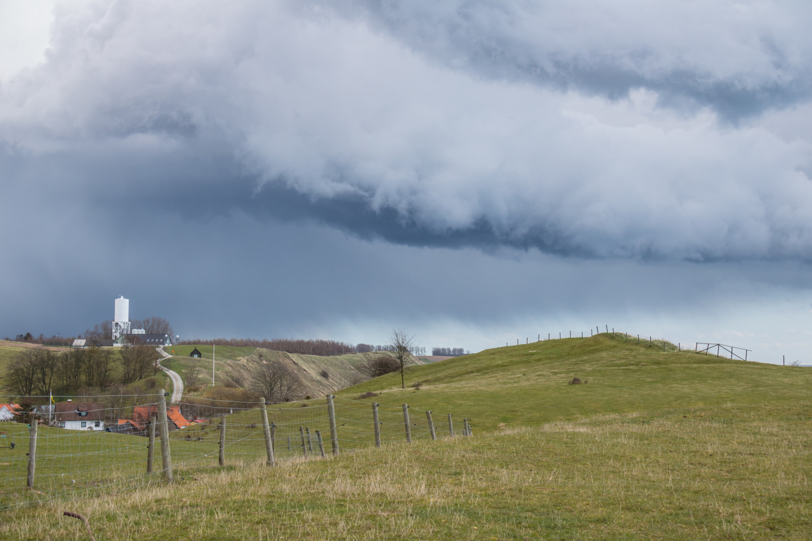 paesaggio, collina, cielo, campo, vento, altopiano, nube, montagna, tempo metereologico, prateria, himmel, moln, k seberga, alestenar, alesstones, prato, pianura, prateria, area rurale, fenomeno atmosferico, atmosfera della terra