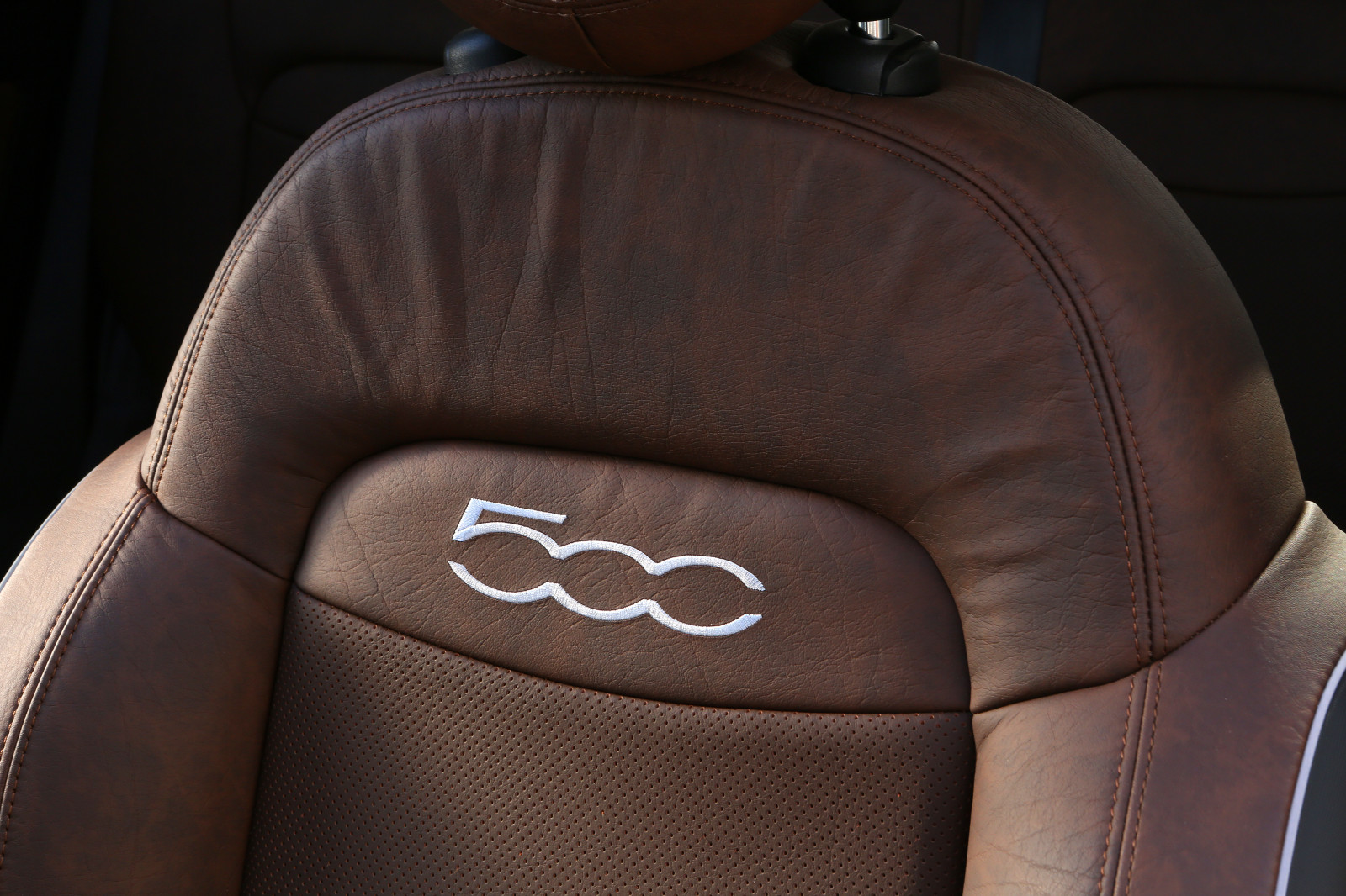 krzesło, brązowy, Skórzany, 2015 r, PLACET, Netcarshow, Netcar, Obrazy samochodów, Zdjęcie samochodu, 500X, meble, siedzenie samochodowe