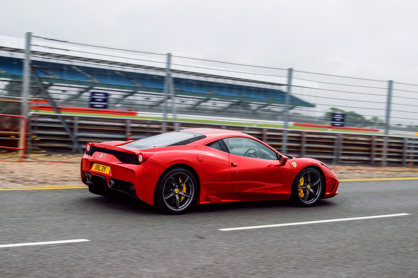 Londýn, auto, Červené, vozidlo, slunce, dějiny, Kánon, letní, sportovní auto, Ferrari, kupé, výkon auta, Ferrari 458, Hypercar, italština, Vzácný, superauto, 458, worldcars, Silverstone, pozorovatel, Ferrari 458 Italia, 458speciale, 458italia, pozemní vozidla, automobilového designu, závodní auto, automobil make, luxusní vůz, ferrari spa