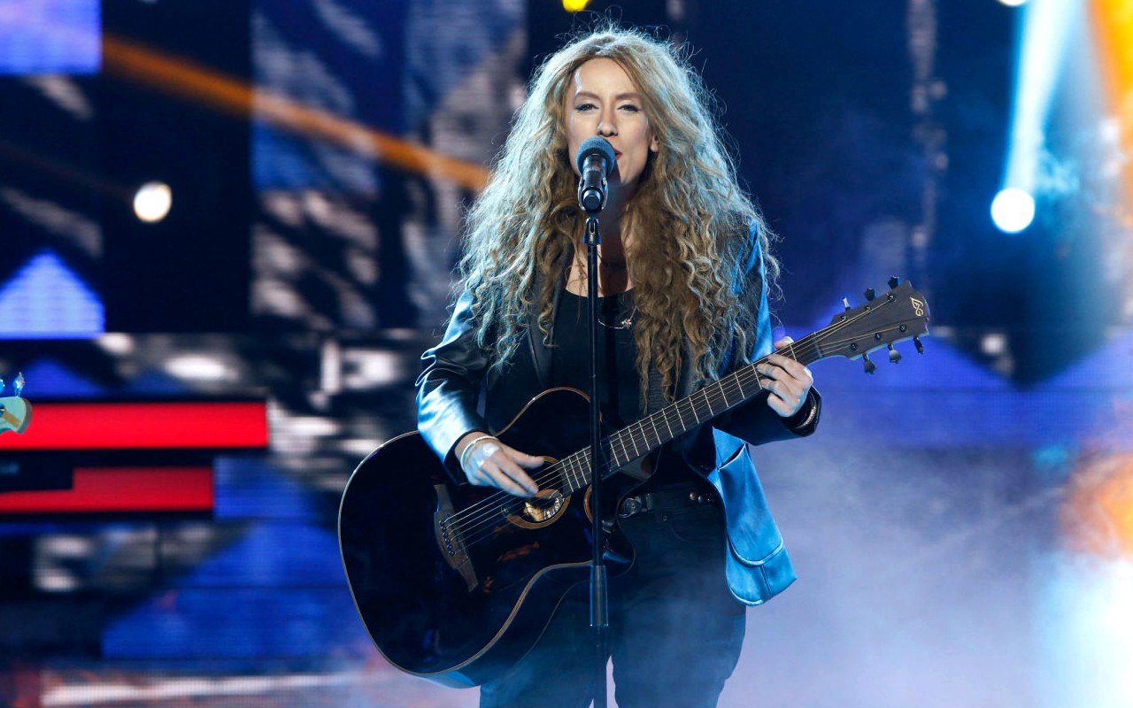 musik, sanger, musiker, Person, guitarist, sang, Ana Morgade, underholdning, ydeevne, scene, koncert, bassist, sanger og sangskriver, rockkoncert, scenekunst