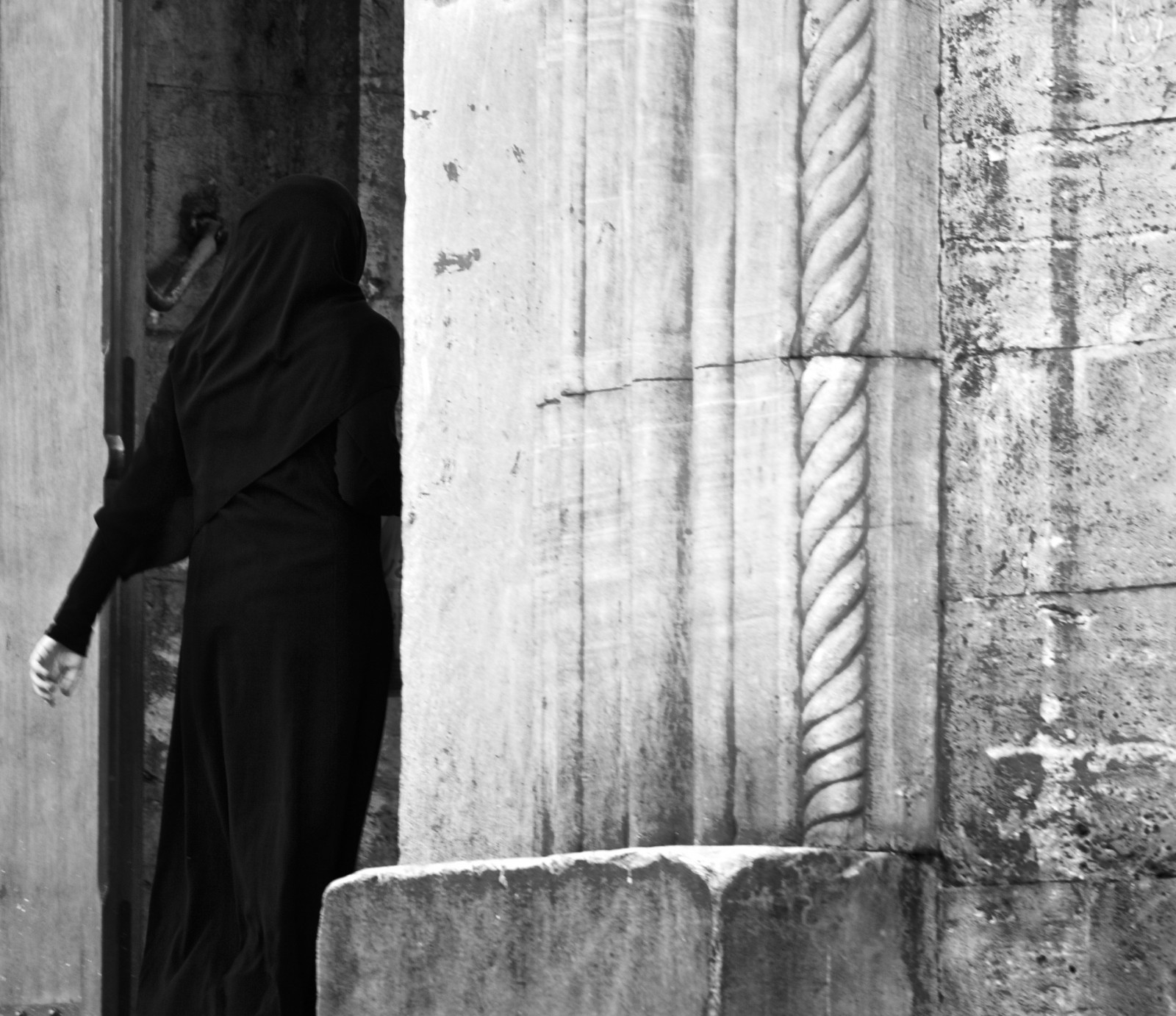 bílý, fotografie, Černá, Černý a bílý, stojící, monochromatické fotografování, stěna, infrastruktura, fotografování, momentka, struktura, černobílý, chrám, alej, okno, dívka, ulice, stock photography