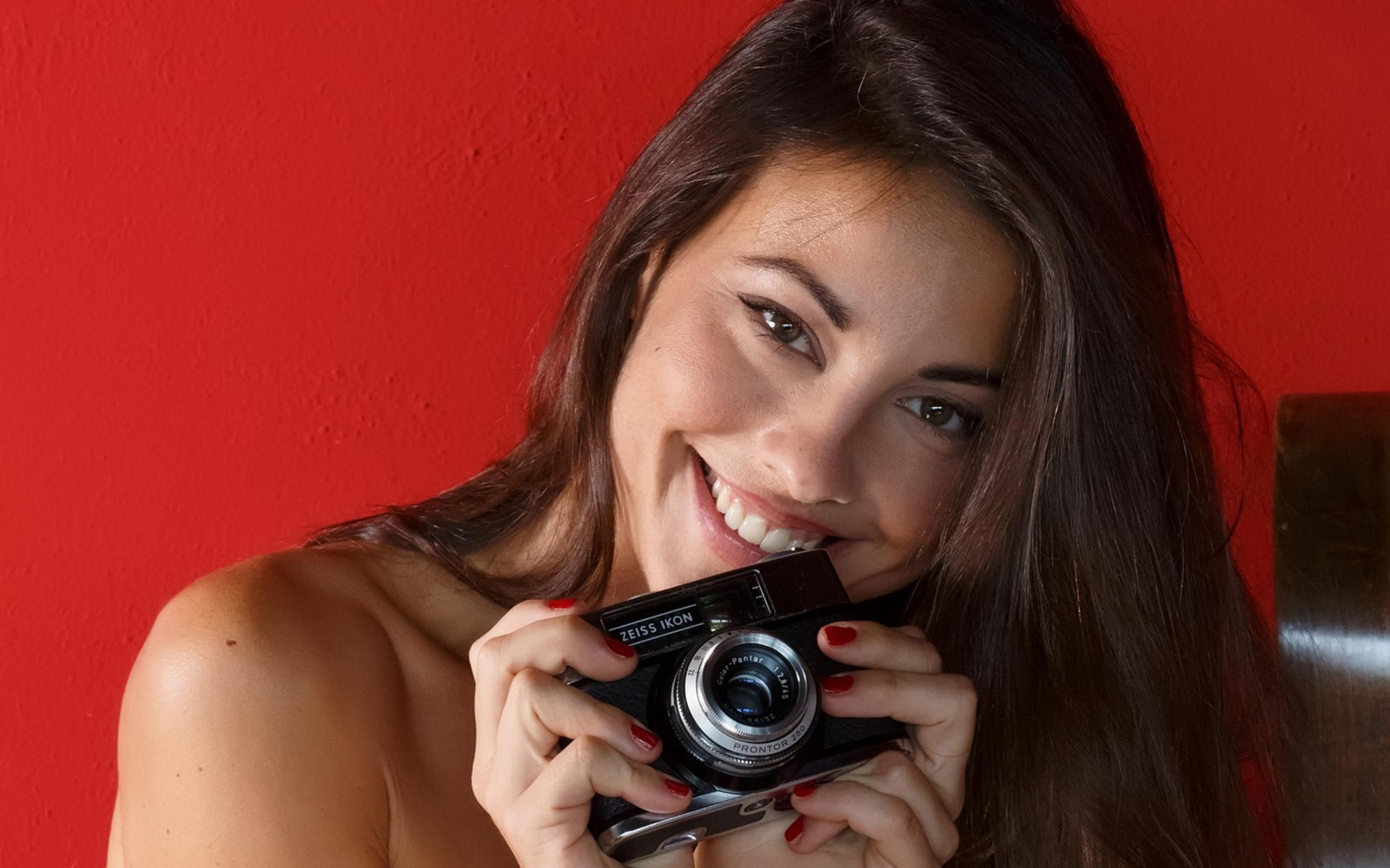 Wallpaper : smiling, red background, camera, pornstar, painted nails, face, Lorena Garcia