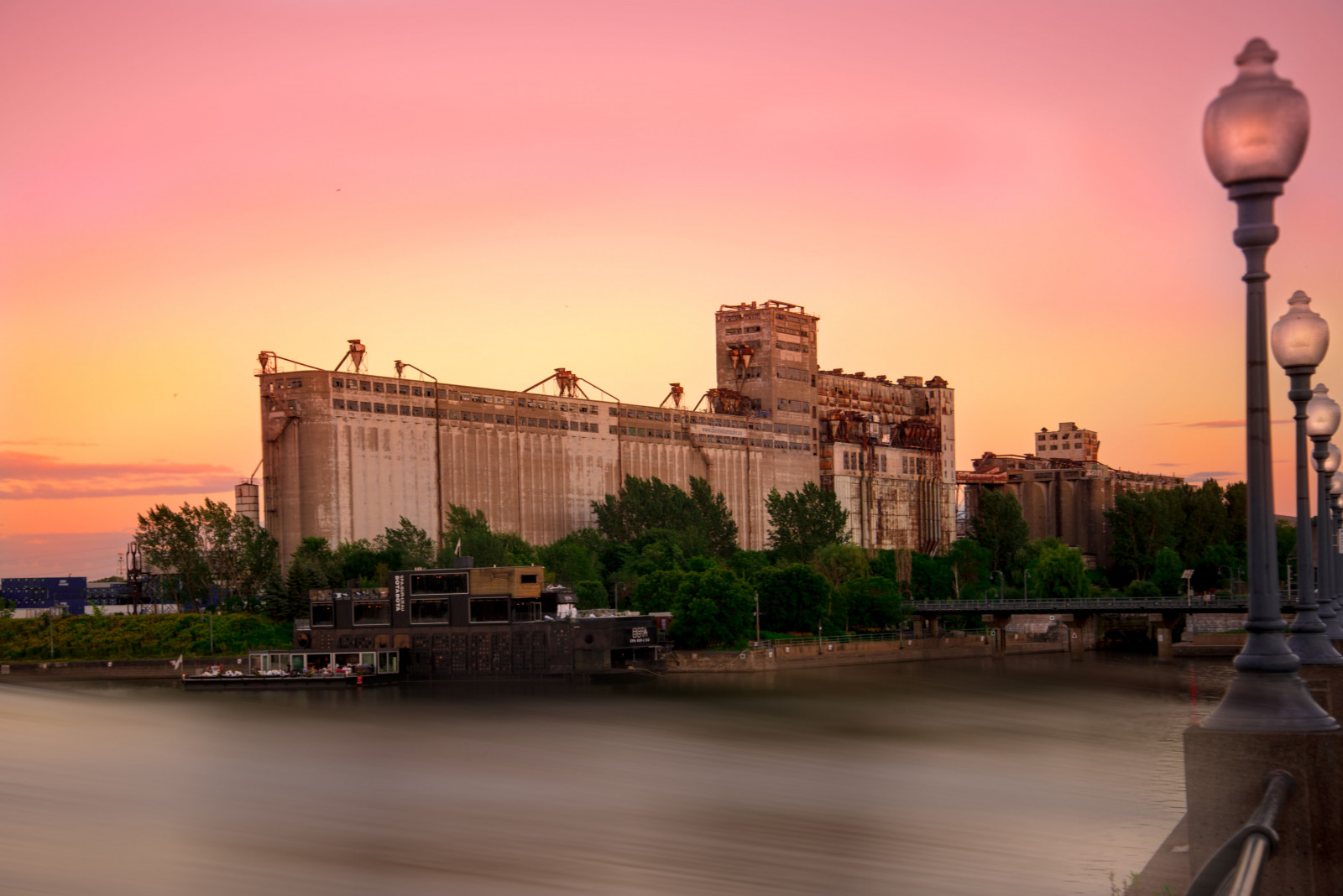 immagini, città, rosa, blu, leggero, tramonto, rosso, estate, cielo, arancia, bianca, Canada, nero, sfocatura, colore, dettaglio, riflessione, verde, natura, acqua, colori, giallo, notte, contrasto, buio, all'aperto, sera, Stupefacente, ancora, simpatico, interessante, crepuscolo, Nikon, Messa a fuoco, colorato, lungo, esposizione, flickr, fabbrica, vista, viola, Immagine, artistico, crepuscolo, Terra, superiore, Montreal, sfondo, grigio, prospettiva, liscio, lucernario, immagine, magenta, tranquillo, calmo, angolo ampio, mette in risalto, calma, migliore, artsy, Internazionale, lampione, saturazione, temperatura, ringhiera, colore, orientamento, evidenziare, primo piano, sincronizzazione, D600, Lumination, silkywater