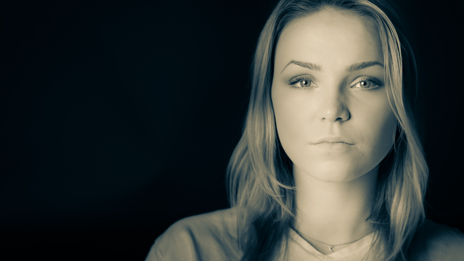 ansigt, mennesker, monokrom, model, portræt, blond, vinter, fotografering, hus, blå, Sony, Sverige, Studio, Svensk, Person, hud, hoved, Sverige, sort og hvid, smuk, fullframe, prime, pige, skønhed, bw, piger, sort hvid, øje, kvinde, dame, slap af, SE, indendørs, gøteborg, g teborg, svartvitt, portr tt, Zeiss, hjem, mørke, 55mm, smuk kvinde, schwarzweiss, noiretblanc, Elinchrom, blancoynegro, zwartwit, biancoenero, sonya7rii, sonya7r2, pretoebranco, fullformat, mit hjem, sonyalpha, portrætfotografering, Photo shoot, nøgenmodel, organ, huset, m lndal, normalobjektiv, primtal, Schweden, sonya7rm2, v stkusten, ansiktet, studiophotography, inomhus, studiolights, mitthem, kroksl tt, BiancoNero, inbiancoenero