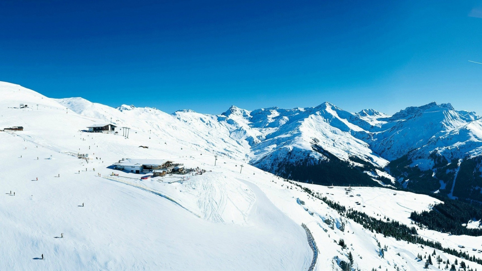 sportovní, bílý, hory, sníh, zima, letovisko, Alpy, vrcholek, lyžování, hřbet, Lyže, hora, počasí, piste, horských reliéf, landform, geologický fenomén, pohoří, zimní sport, lyžařské vybavení, lyžařské túry, ski horolezectví
