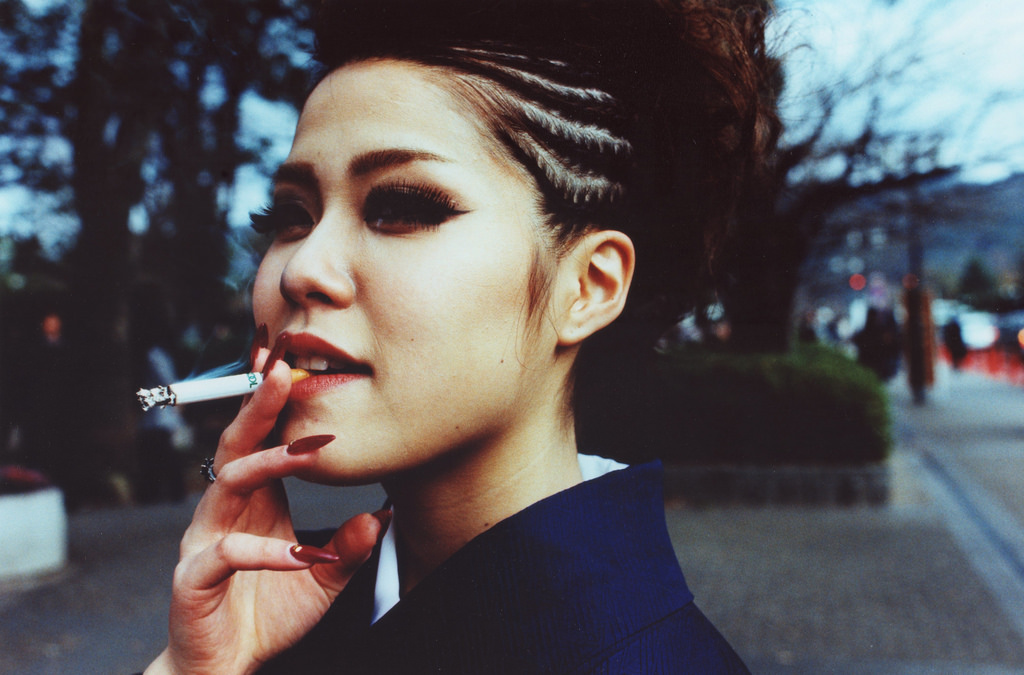 Wallpaper girl, lip, smile, portrait, smoking 1024x675 902891