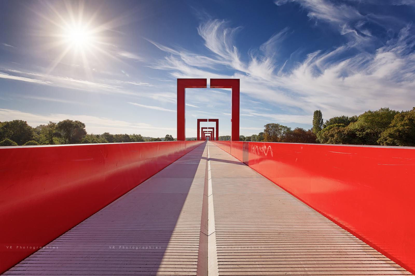 Photoshop, Červené, nebe, stín, most, slunce, HDR, Sekera, Francie, blending, Evropa, Lightroom, struktura, růž, pěší, stativ, mrak, de, čára, Soleil, ile, pont, oblak, sluneční paprsky, vr, manuál, jour, 11, dri, contre, Trojúhelník, Benro, Rvb, Cergy, Majeur, fixed link