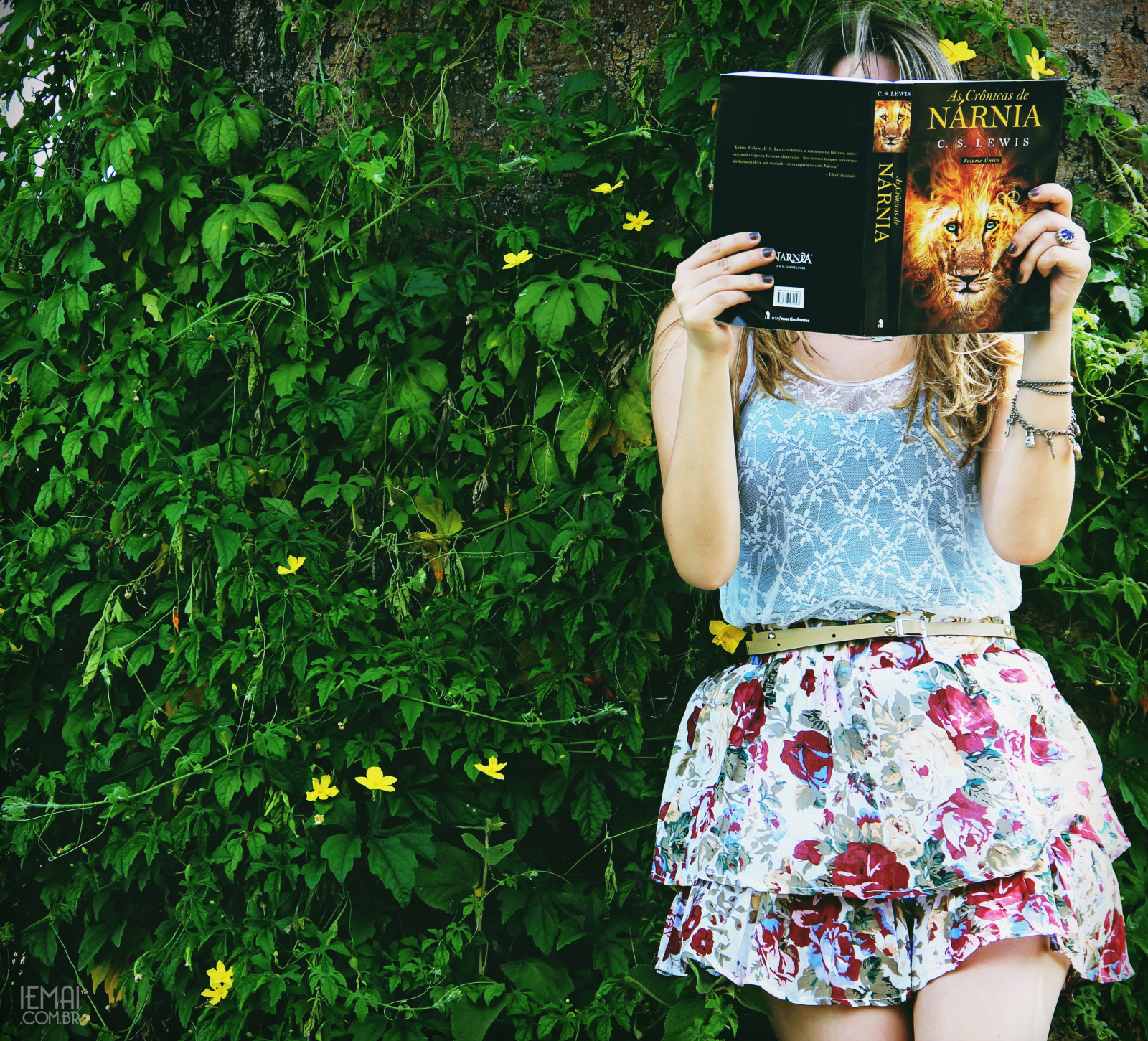 Wallpaper green, nature, floral, girl, de, reading, book, lewis, books, skirt, narnia, cs