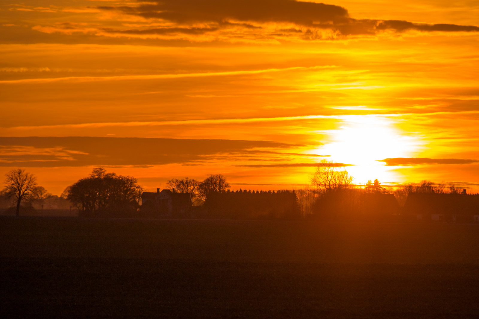 sollys, landskab, solnedgang, hav, himmel, silhuet, solopgang, aften, morgen, Sol, horisont, atmosfære, skumring, Sky, daggry, himmel, solnedg ng, siluett, landskabet, Moln, landsbygd, landskap, atmosfærisk fænomen, efterglød, rød himlen om morgenen