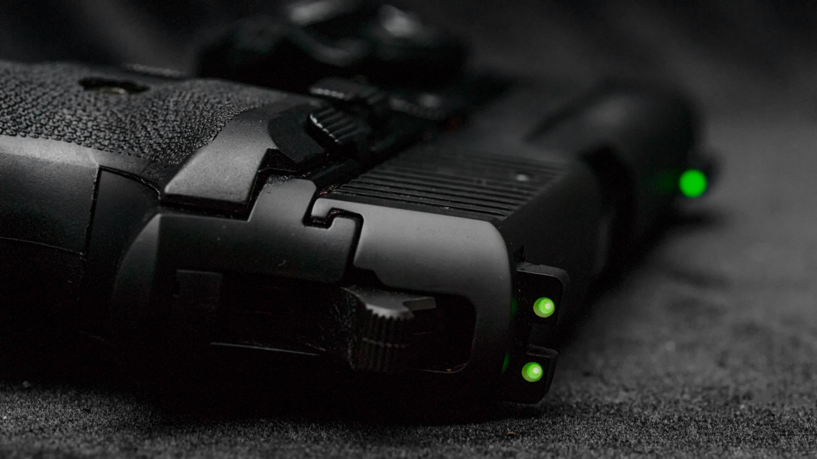 sort, kanon, våben, kamera, pistol, laser, Sig Sauer, pistol, Sig Sauer P226, digitalt kamera, kameraer optik, spejlreflekskamera, refleks kamera, digital sLR, skydevåben