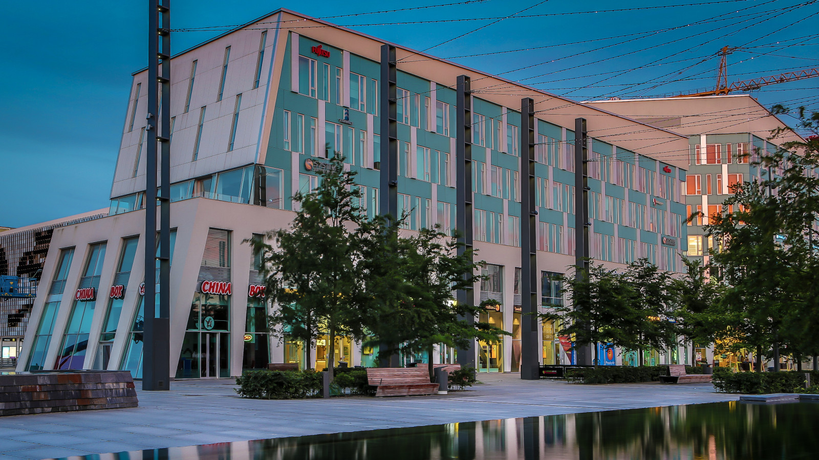 vindue, by, arkitektur, vand, bygning, afspejling, himmel, hus, Hotel, Sverige, metropol, Sverige, træ, downtown, arkitektur, malmø, Hyllie, cfm ller, plaza, hjem, lejlighed, ejerlejlighed, arkitekt, dagtimerne, facade, hovedkvarter, byområde, hovedstadsområde, kvarter, boligområde, højhus, ejendom, blandet brug, kommerciel bygning, Skåne, arkitekt, hovedkontor, pointhyllie, Arkitektfirmaetcfm ller