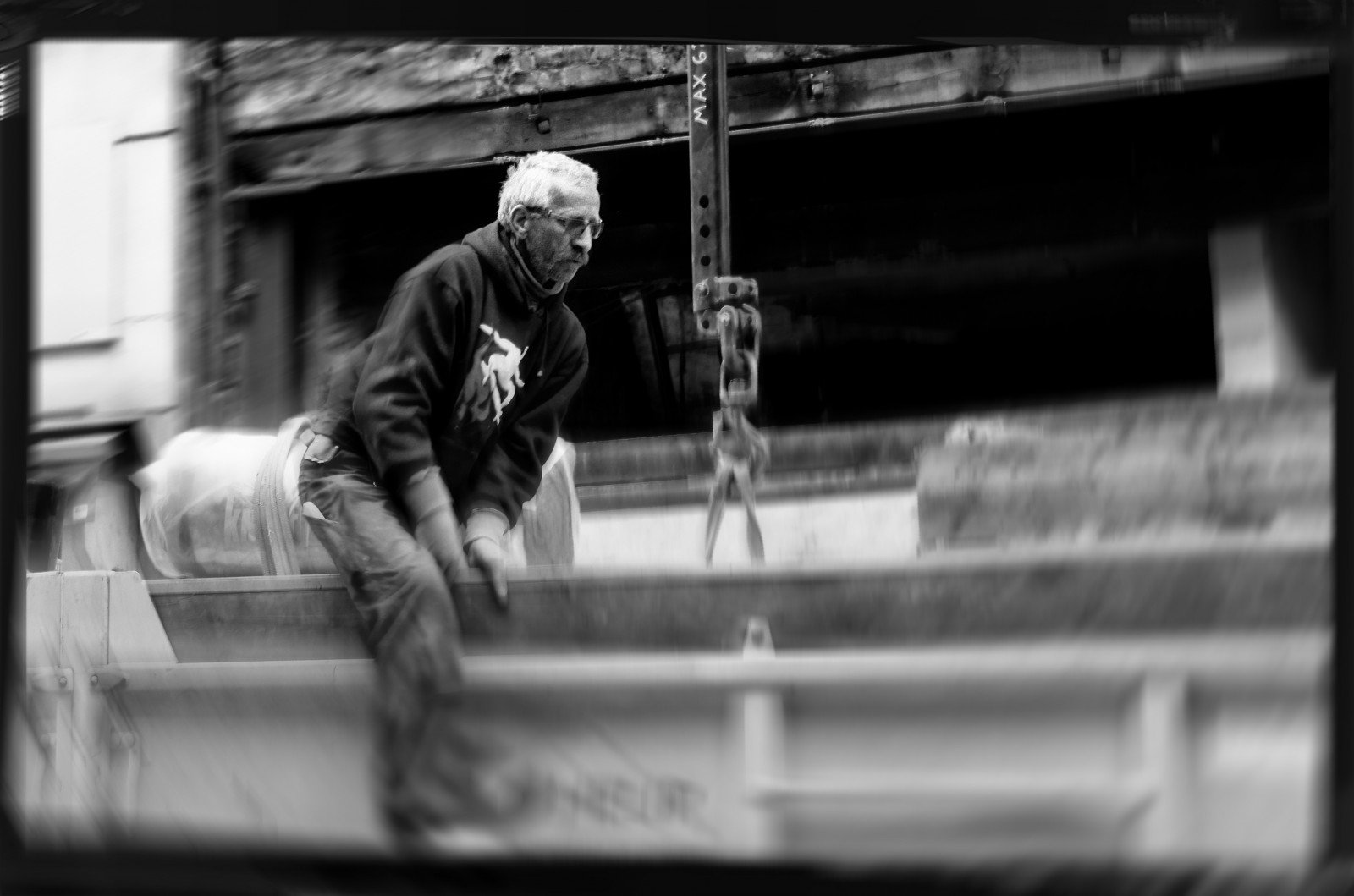 landskab, mennesker, hvid, sort, dyr, monokrom, portræt, mørk, by, gade, nat, arkitektur, abstrakt, vand, natur, minimalisme, by-, humor, afspejling, himmel, vej, fotografering, tog, makro, hus, Måne, hund, flod, Sol, HDR, filter, mode, firkant, by, liv, bokeh, ramme, Belgien, amatør, frihed, PENTAX, følelser, lys, sort og hvid, Land, farve, dramatisk, Sky, lowkey, træ, jernbane, farver, blomst, station, kunstnerisk, spadseretur, pige, skønhed, charme, mand, kvinde, dame, udstilling, fotografi, butik, digital, dans, pro, mørke, streetphotography, oprigtig, sammensætning, religiousart, highcontrast, skabelse, høj kvalitet, sort og hvid, monokrom fotografering, film noir, digitalt kamera, softfocus, kirkegårde, photoediting, uvirkelighed, acdseeultimatephotofiltrestudio