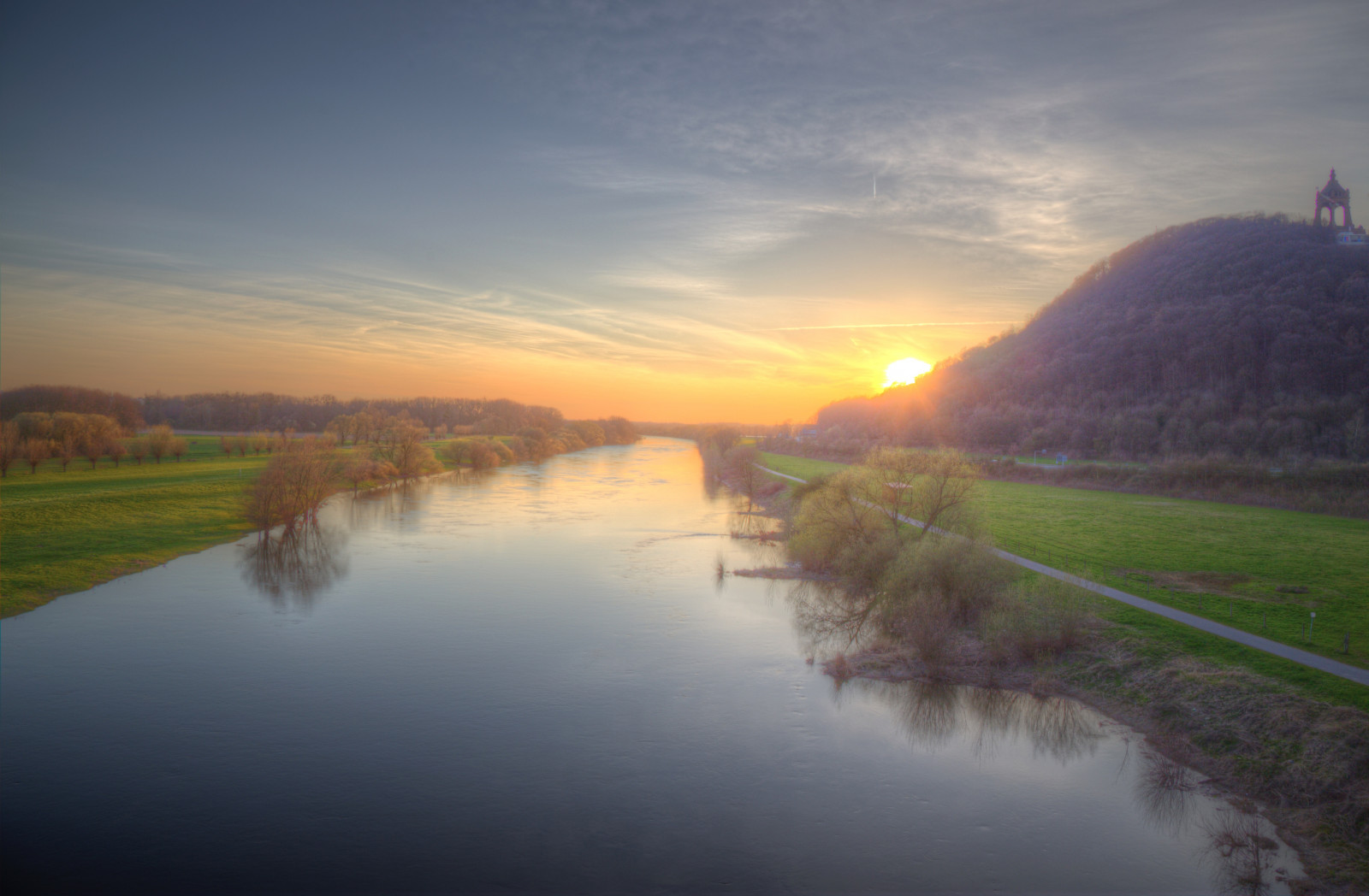 slunečnímu záření, krajina, les, západ slunce, kopec, jezero, voda, Příroda, odraz, nebe, mraky, svítání, večer, ráno, Německo, mlha, řeka, Kánon, horizont, Mars, soumrak, šťastný, jaro, paysage, památník, 2017, světlo, mrak, Krásná, strom, 24105, Landschaft, hora, svítání, nebe, venkov, Německo, deutschland, barvy, ciel, mraky, zajímavý, nádrž, skvělý, půvabný, březen, eos, perfektní, sonnenuntergang, wasser, mraky, kompletní, eau, Německo, Photomatix, m rz, coucherdesoleil, zpracovává se, nRW, printemps, weser, westfalen, Ostwestfalen, portawestfalica, všetko, mart, jezero, Riviere, atmosférický jev, kniha pohádek, kaiser, denkmal, wilhelm, harmonický, christiankortum, eos6d, mocný, Duitsland, flus, vděčnost, Fruhling