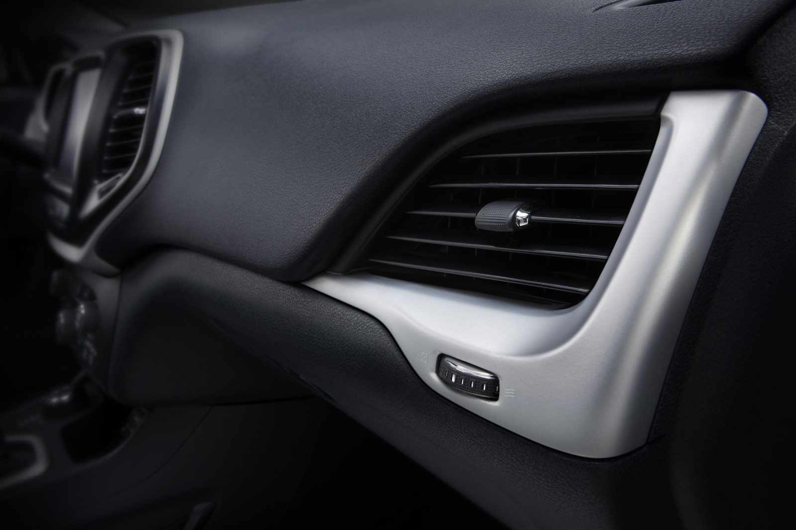 Auto, Fahrzeug, Jeep, Lenkrad, Netcarshow, Netcar, Auto Bilder, Auto Foto, 2016, Cherokee Limited, Landfahrzeug, Automotive außen, Automobil machen, Familienwagen, Crossover suv, Exekutivwagen, Sport Nutzfahrzeug