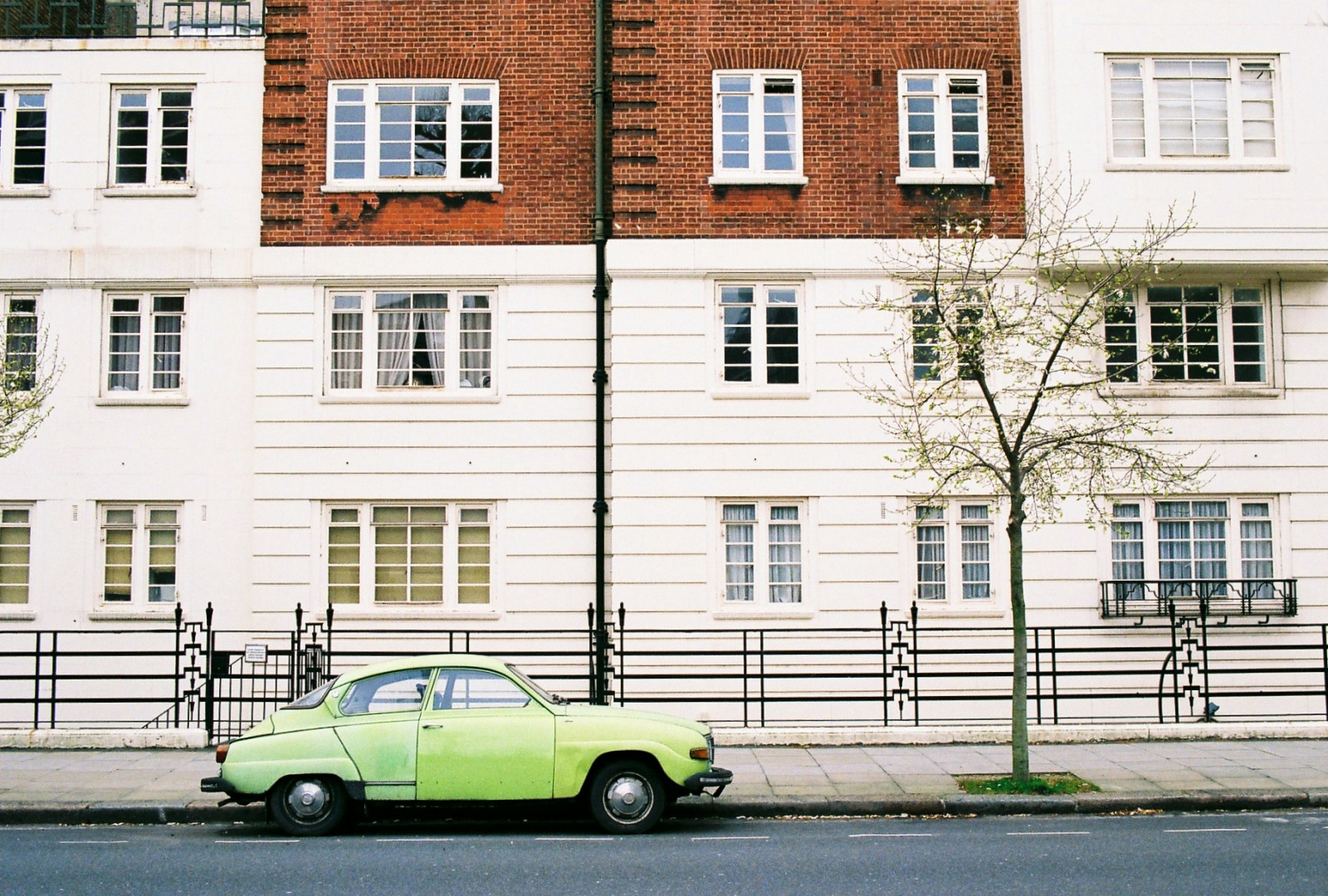 London, vindue, arkitektur, bil, bygning, køretøj, hus, grøn, Canon, saab, 35MM, Citron, Sedan, negativ, Vista, 200, farve, hjem, film, automobil, klassisk, lejlighed, scannet, C41, eos, Scan, facade, plus, 96, Agfa, kvarter, boligområde, luksus køretøj, familie bil, kompakt bil, motor køretøj, pandekage, bybil, subcompact bil, midten størrelse bil, chibellami, 1n, v4, AGFAPHOTO, 40mmf28stm